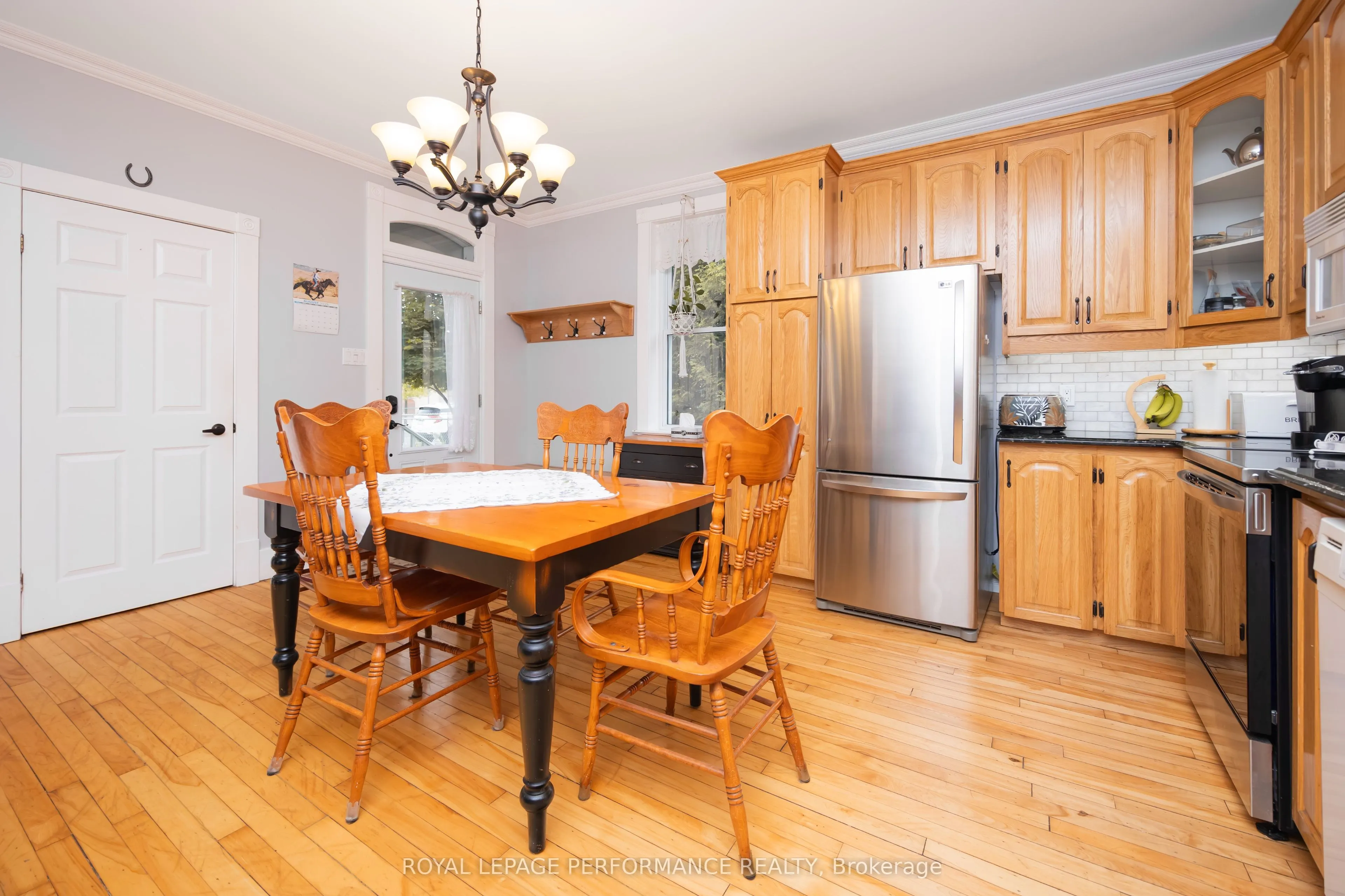 174 Main Street S