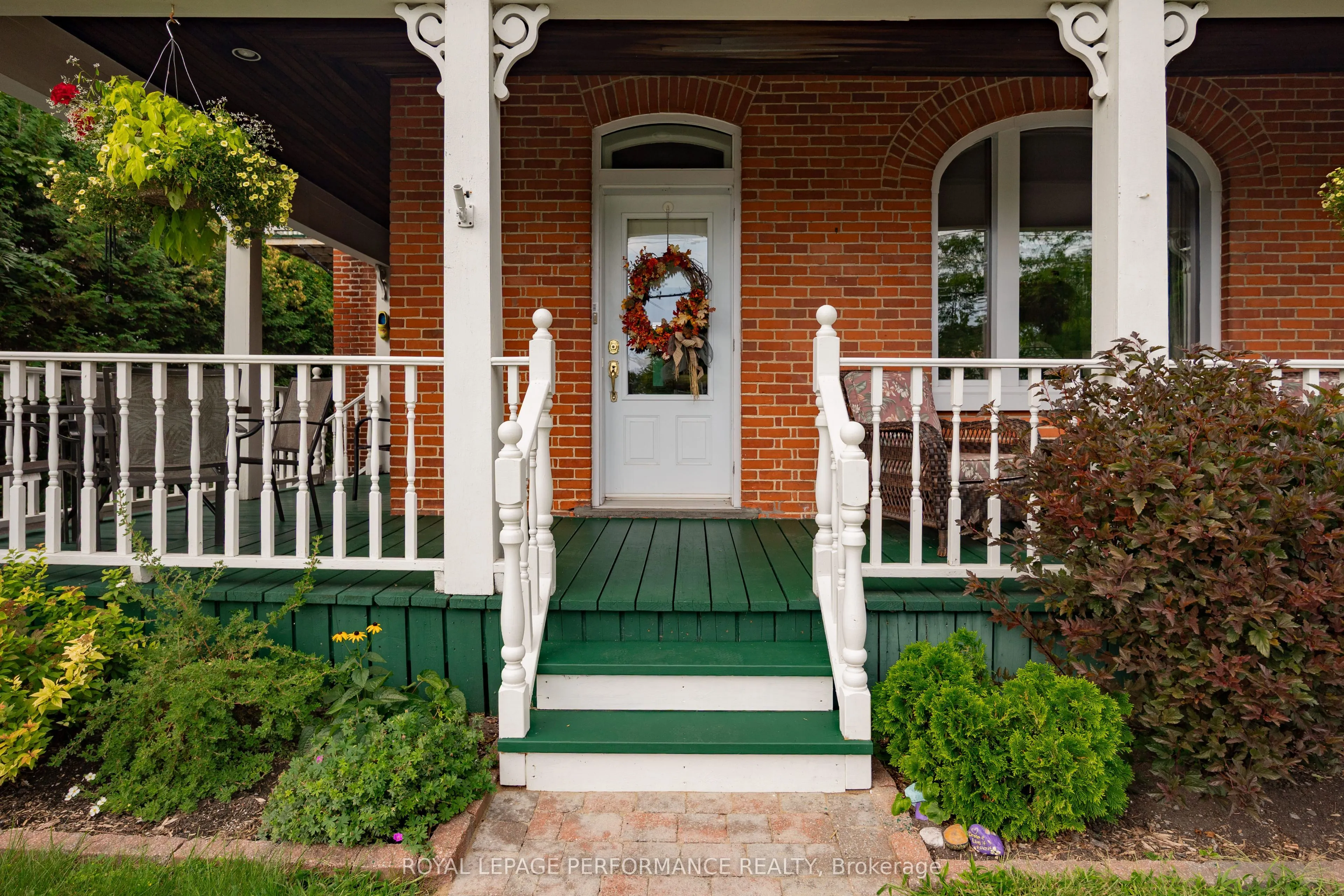 174 Main Street S