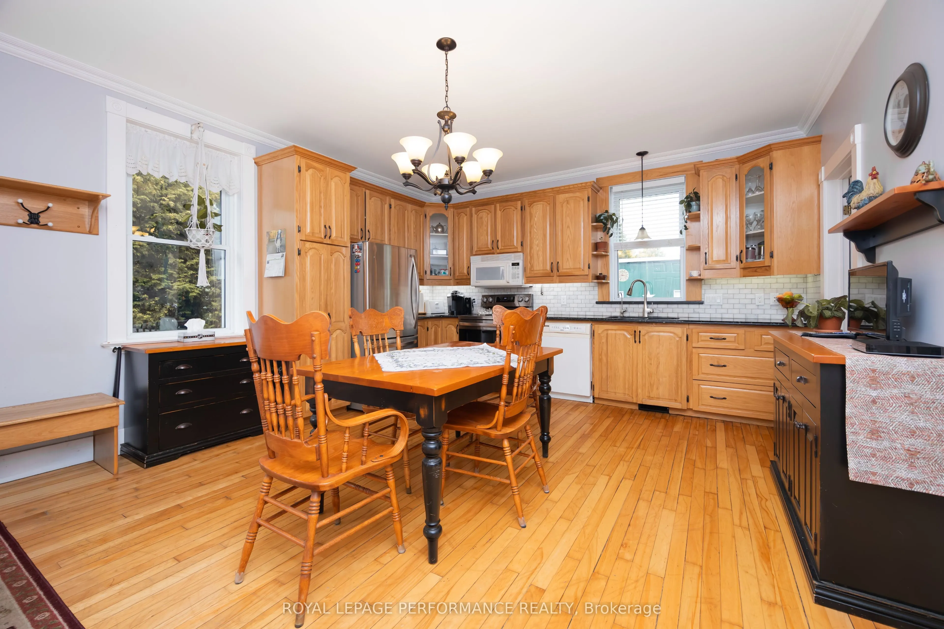 174 Main Street S