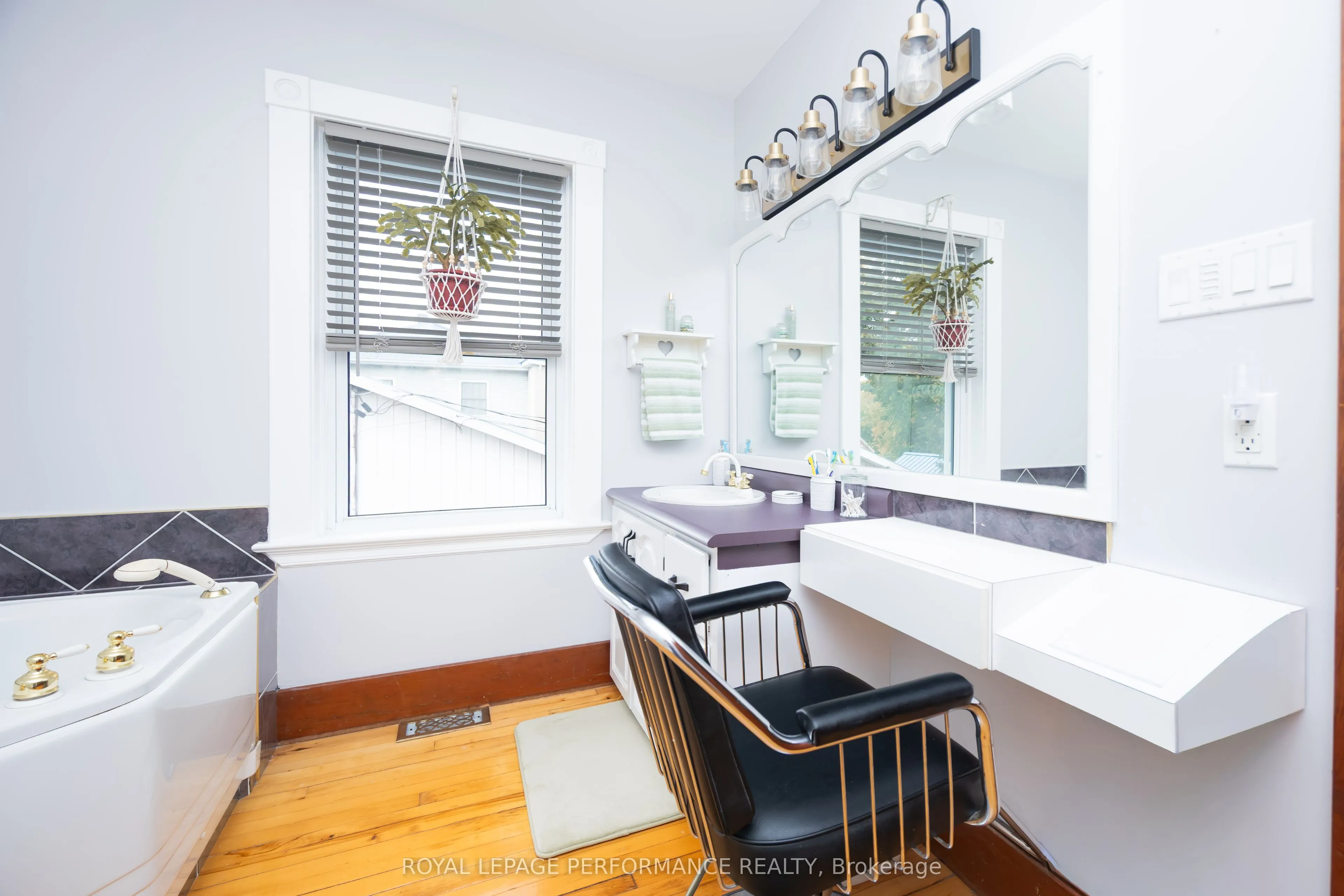 174 Main Street S