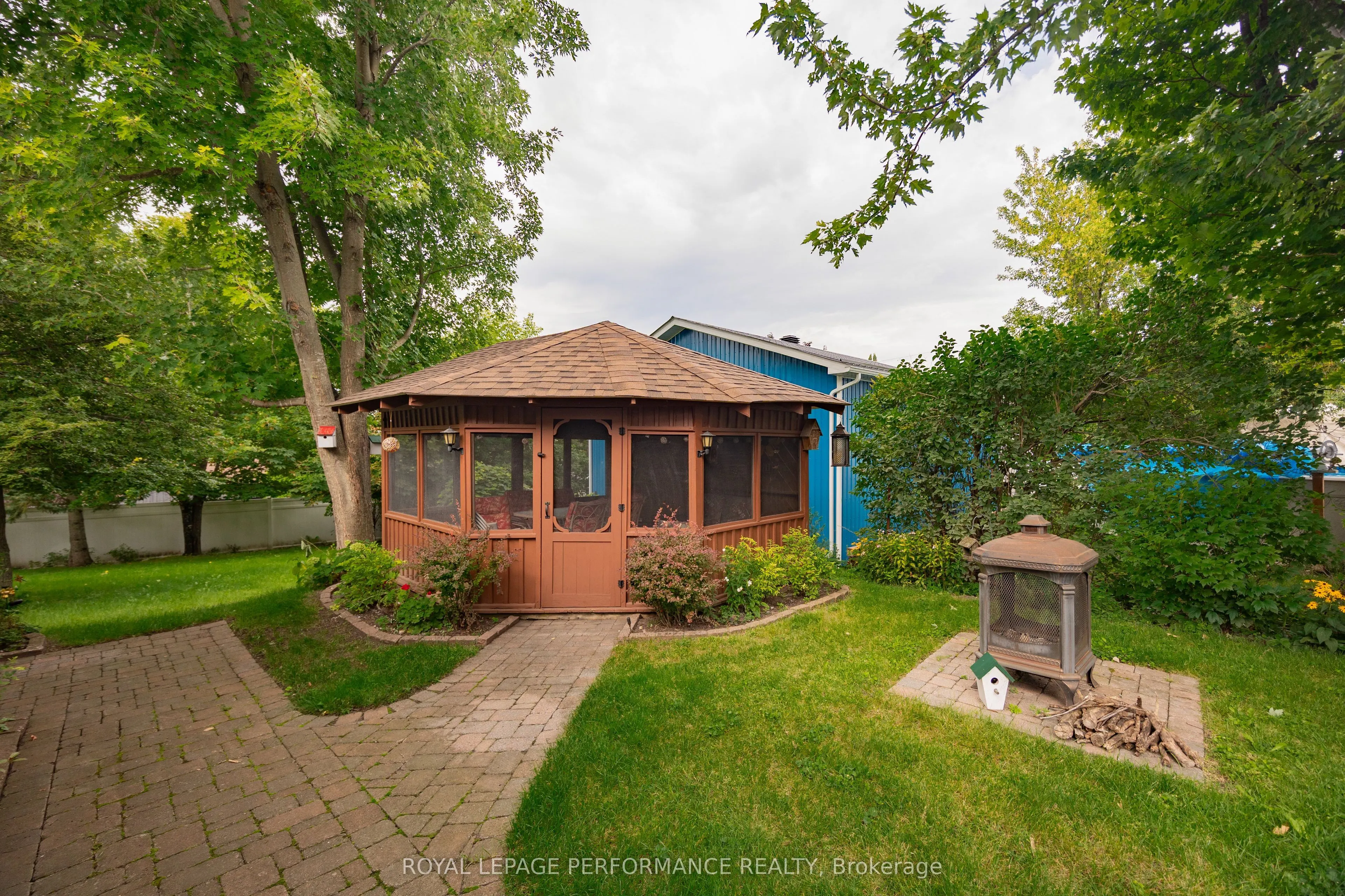 174 Main Street S