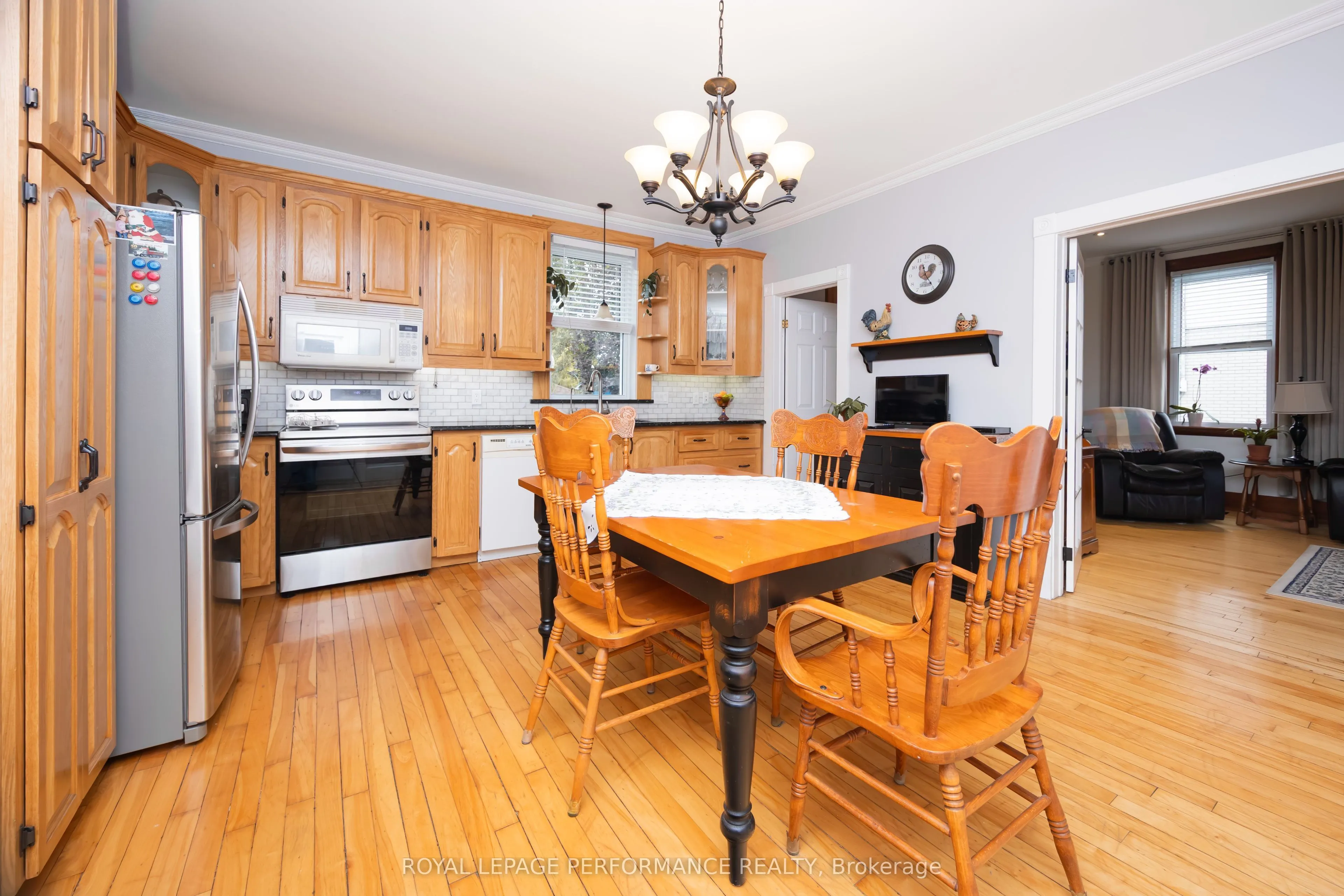 174 Main Street S