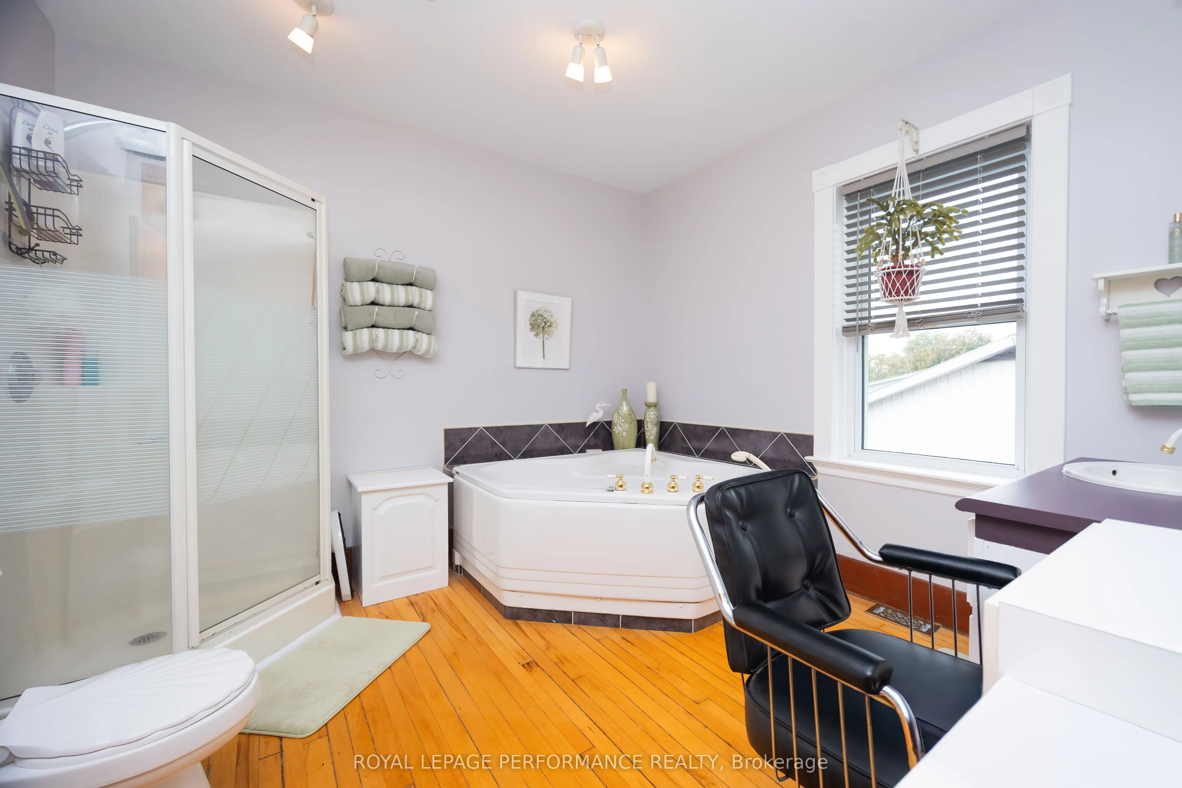 174 Main Street S