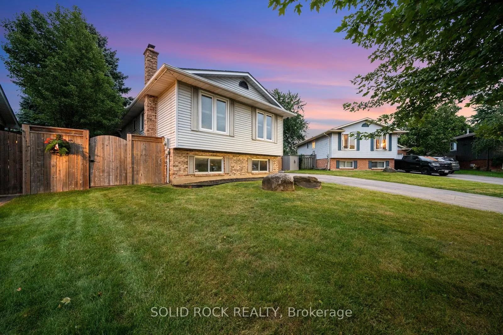 3929 Vineyard Crescent