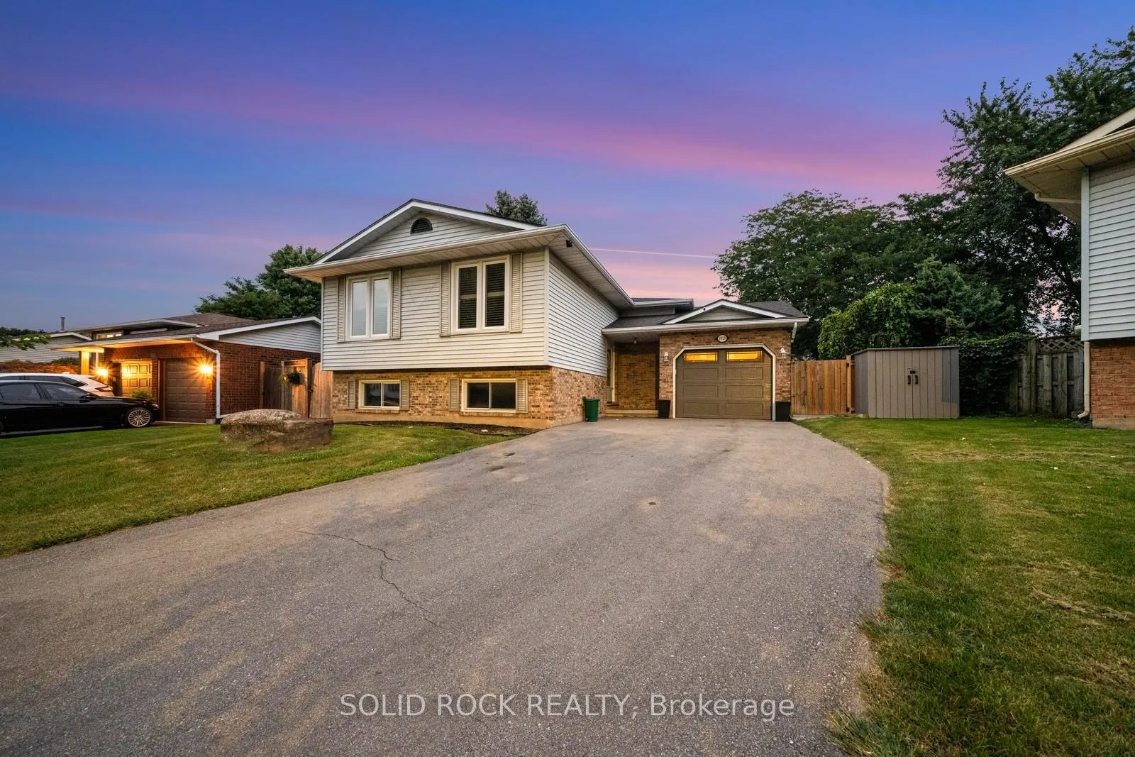3929 Vineyard Crescent