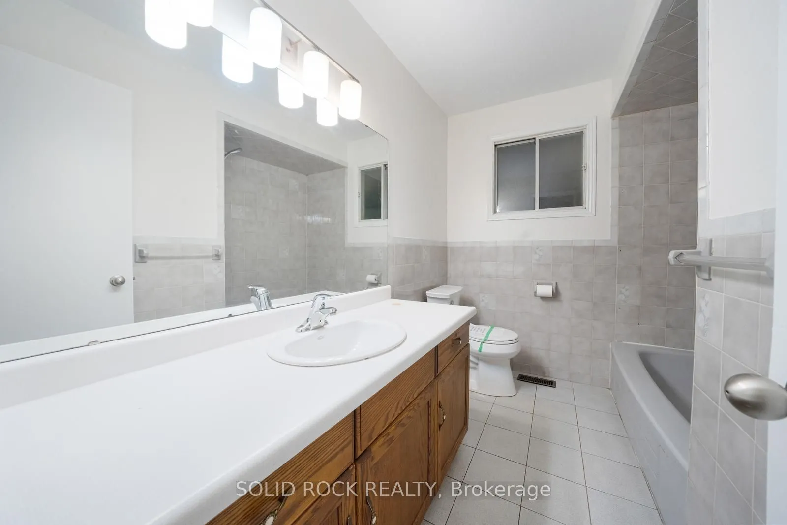 3929 Vineyard Crescent