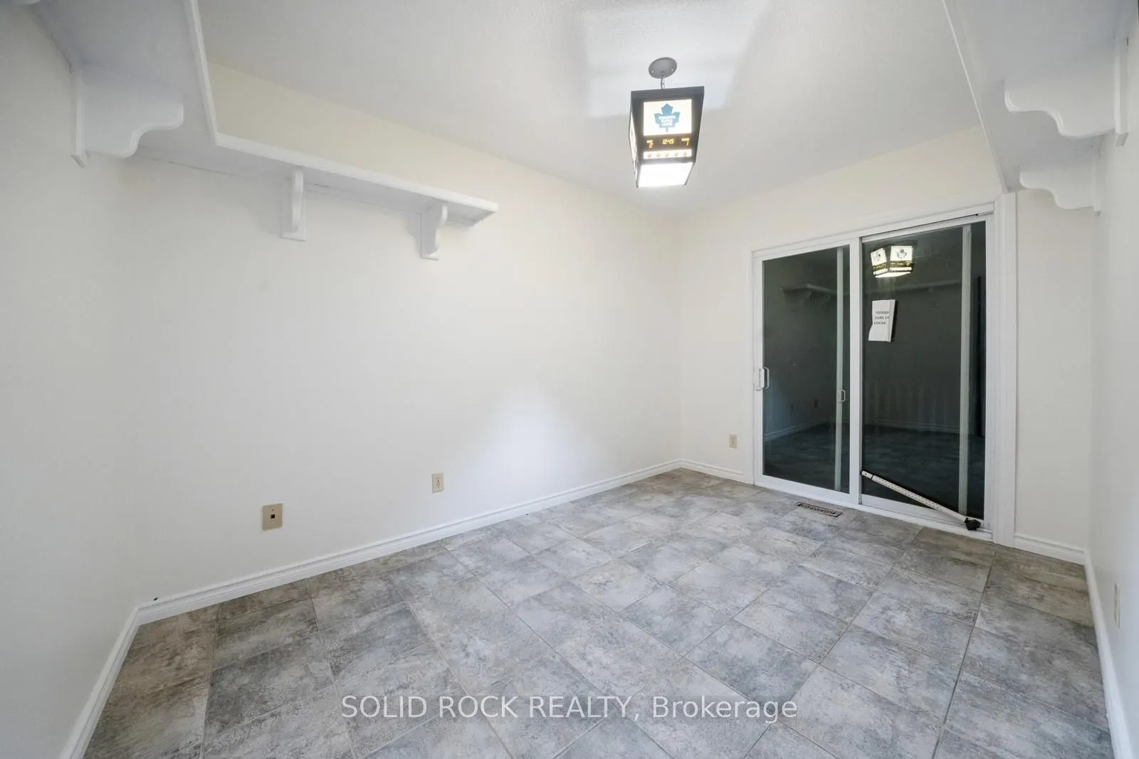 3929 Vineyard Crescent