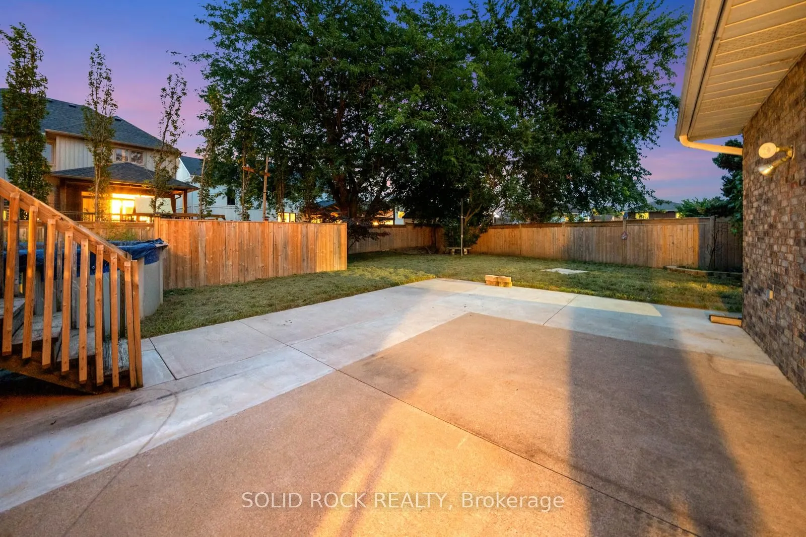3929 Vineyard Crescent