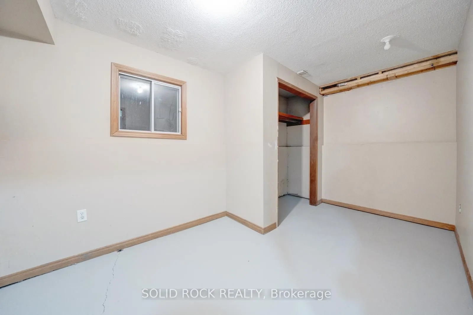 3929 Vineyard Crescent