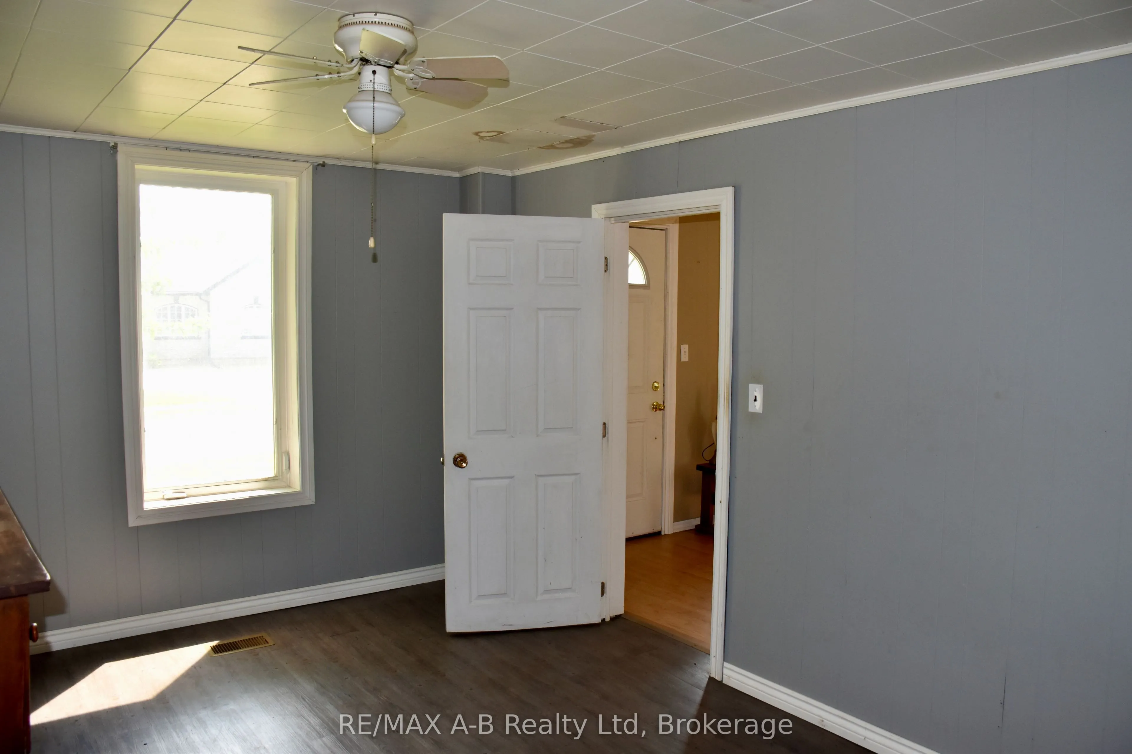 86 Salina Street N