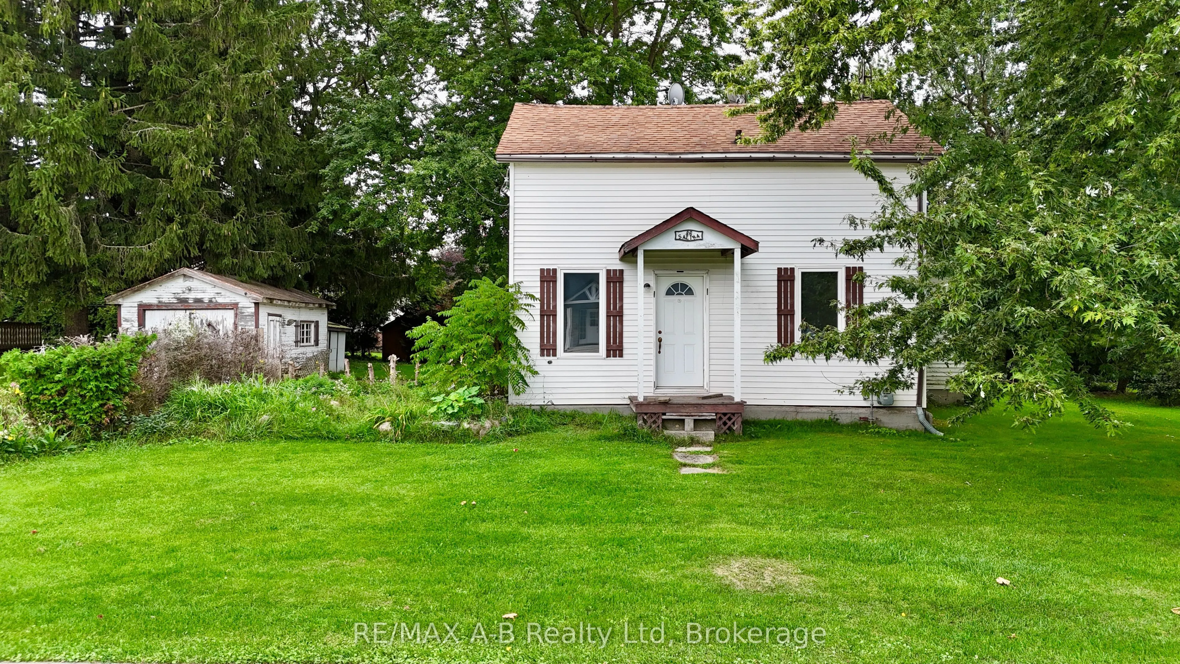 86 Salina Street N