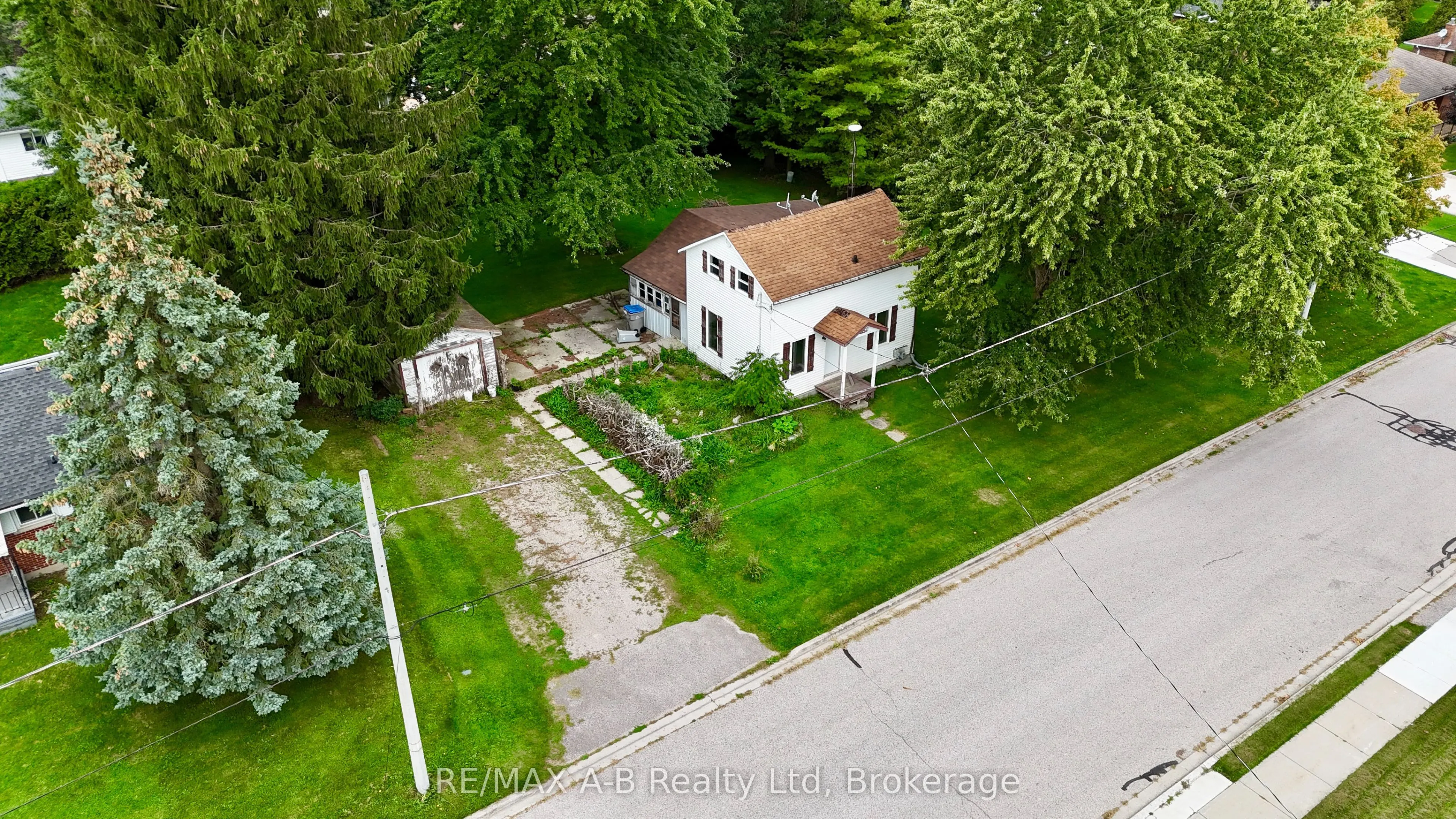 86 Salina Street N