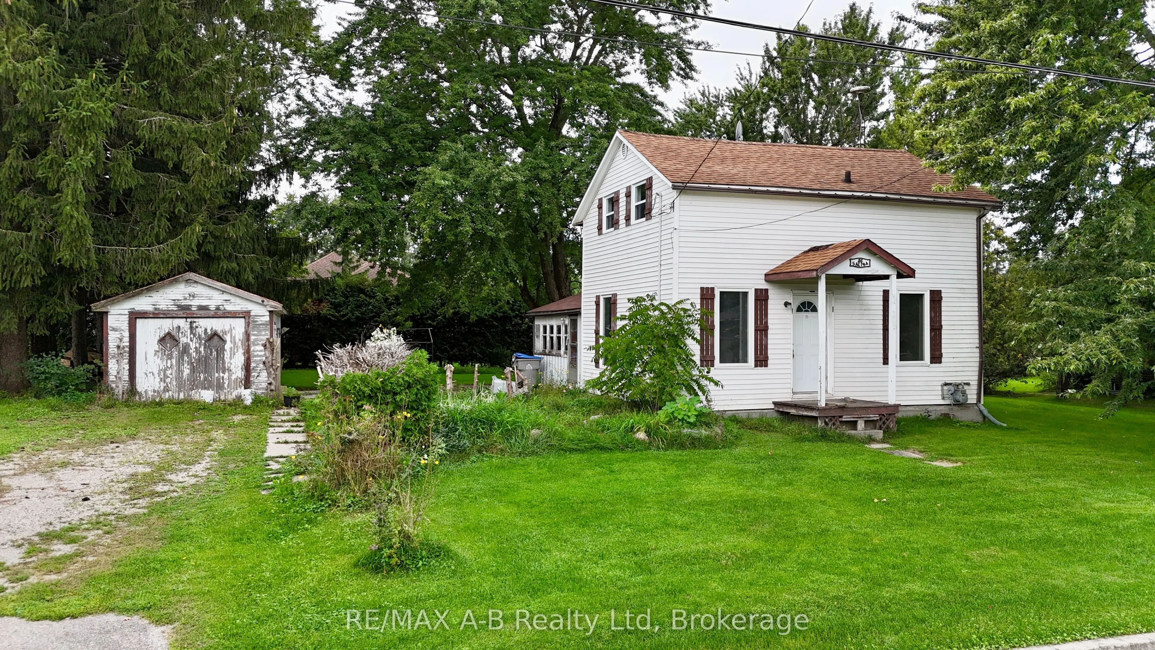 86 Salina Street N