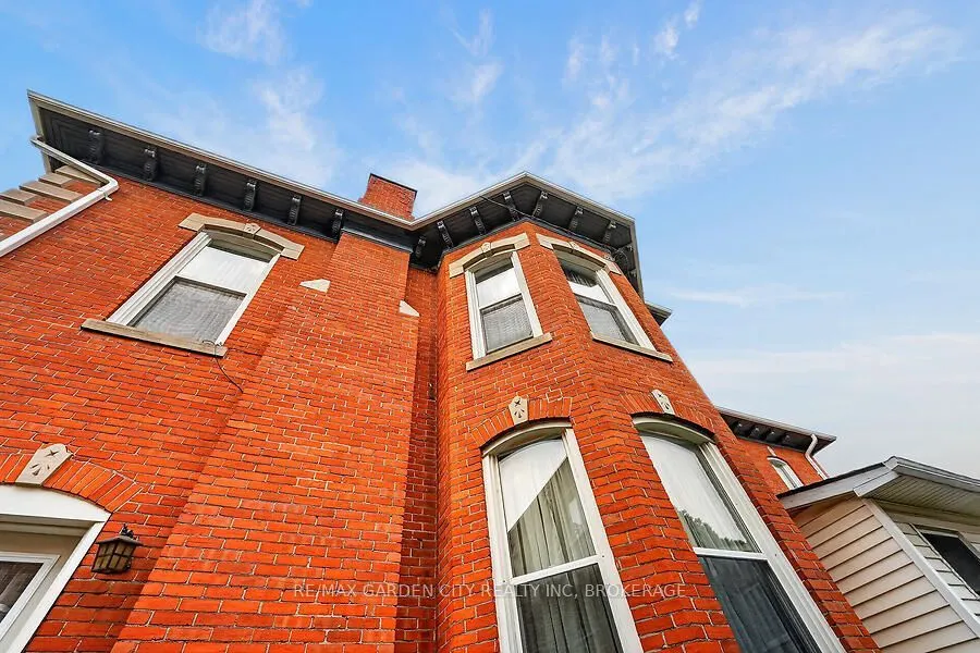 91 Main Street E