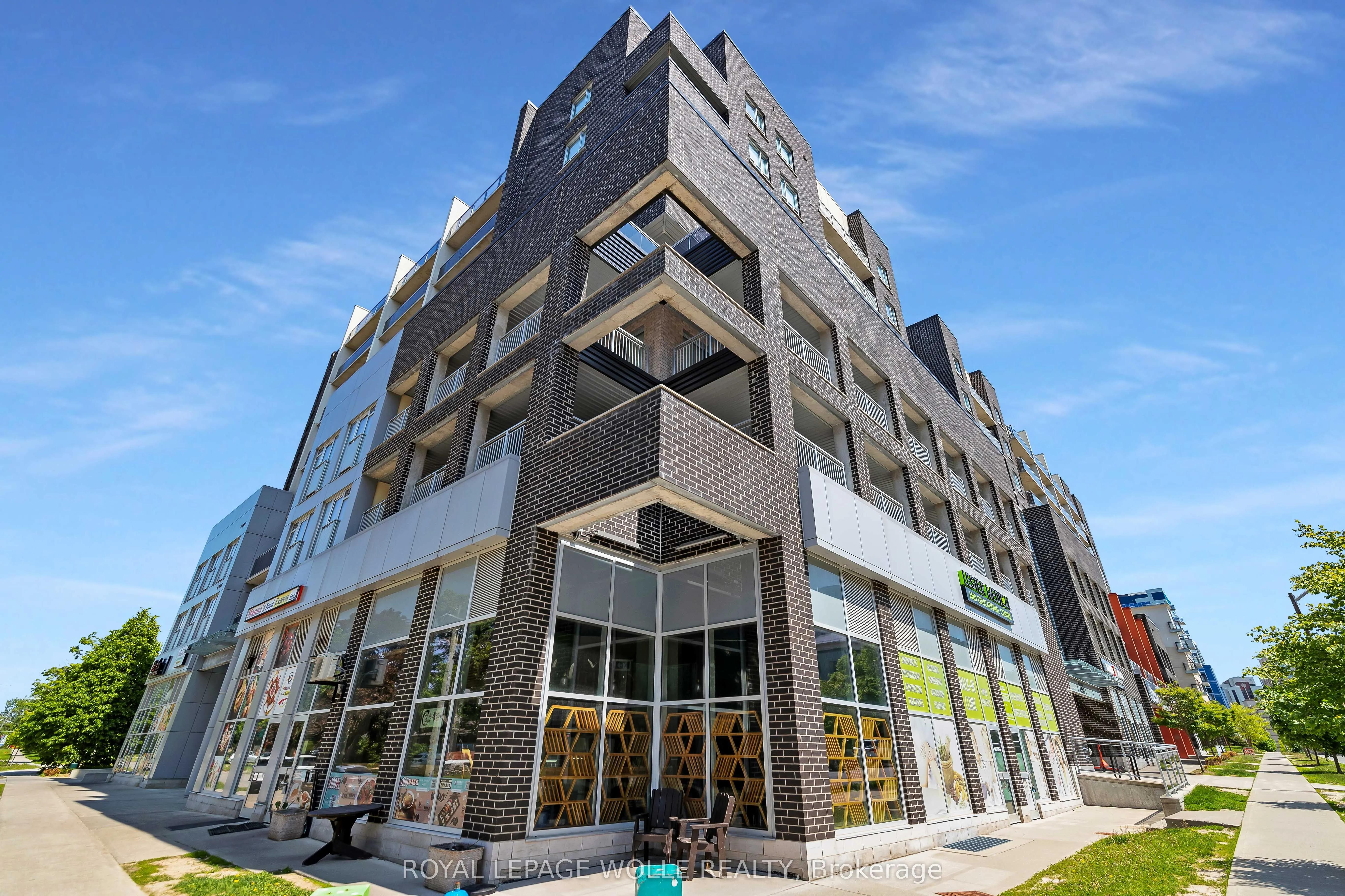 280 Lester Street #404