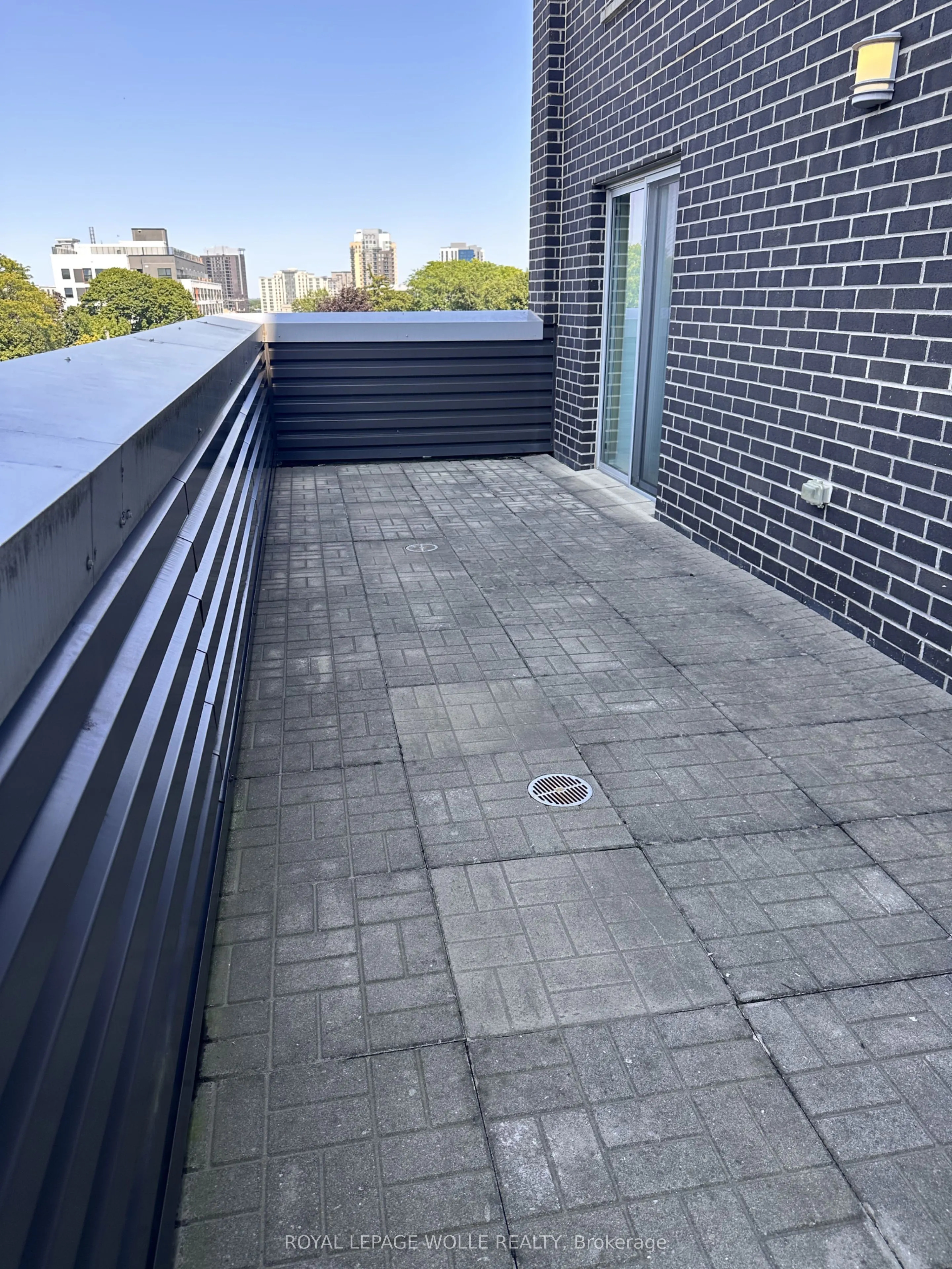 280 Lester Street #404