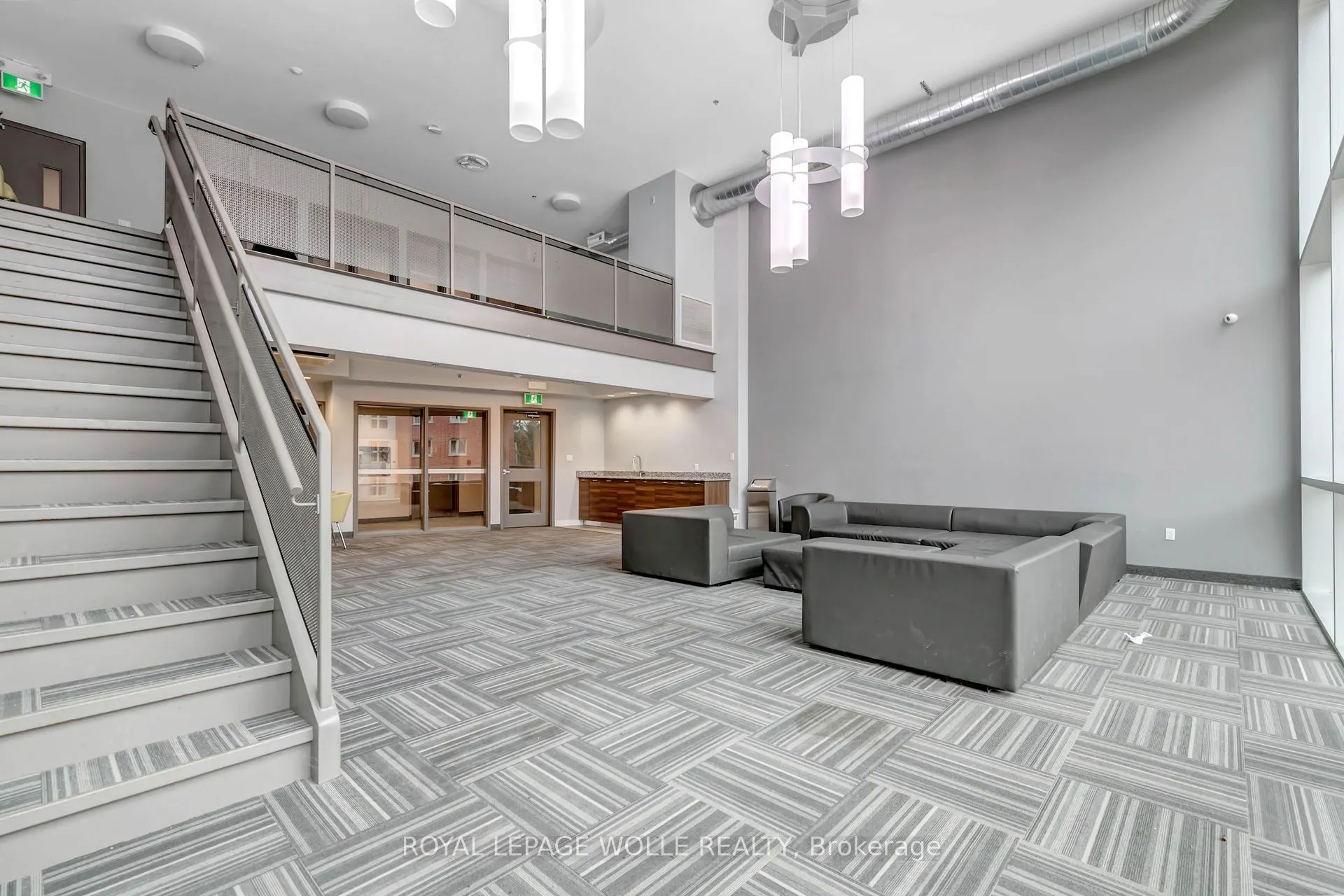 280 Lester Street #404
