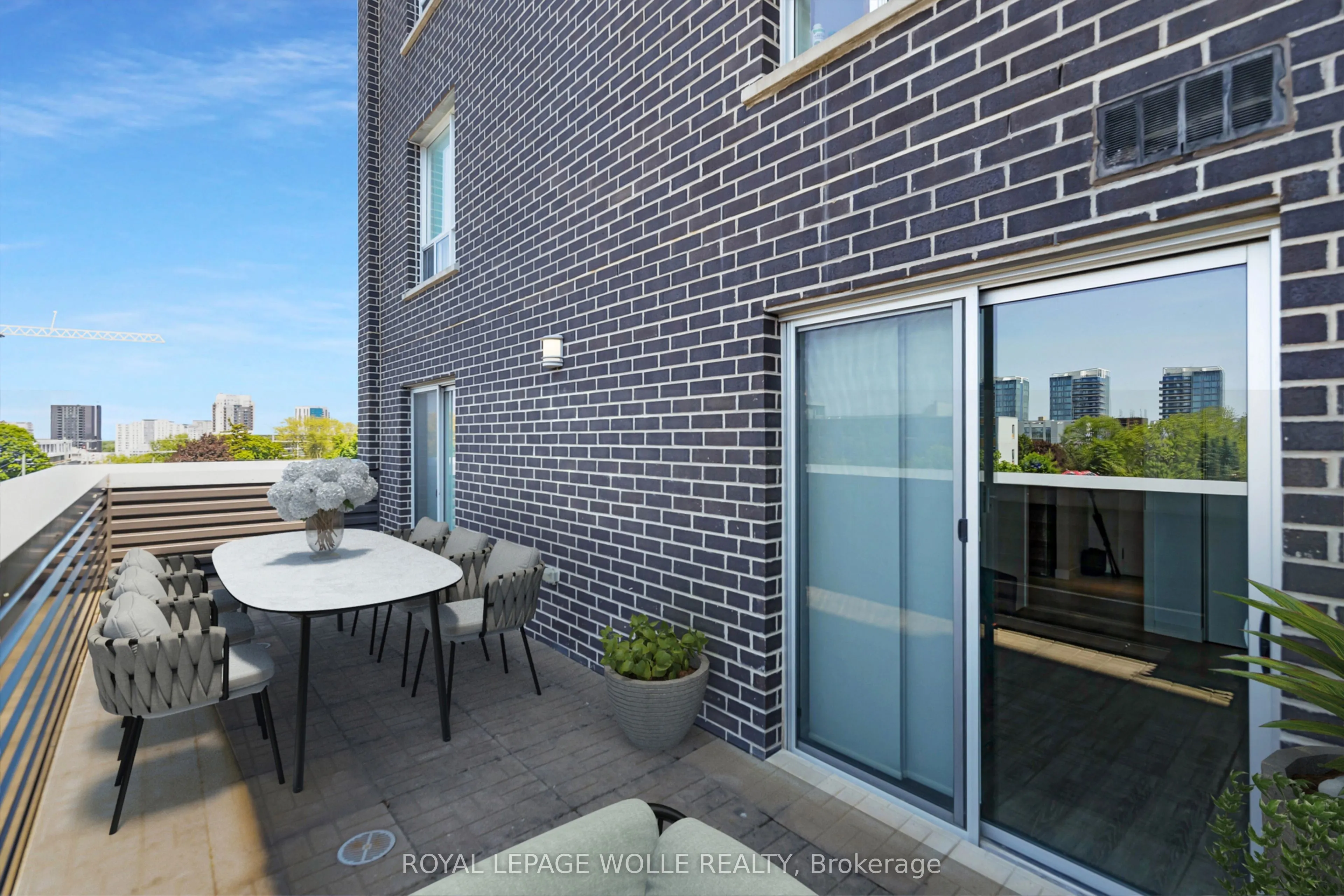 280 Lester Street #404