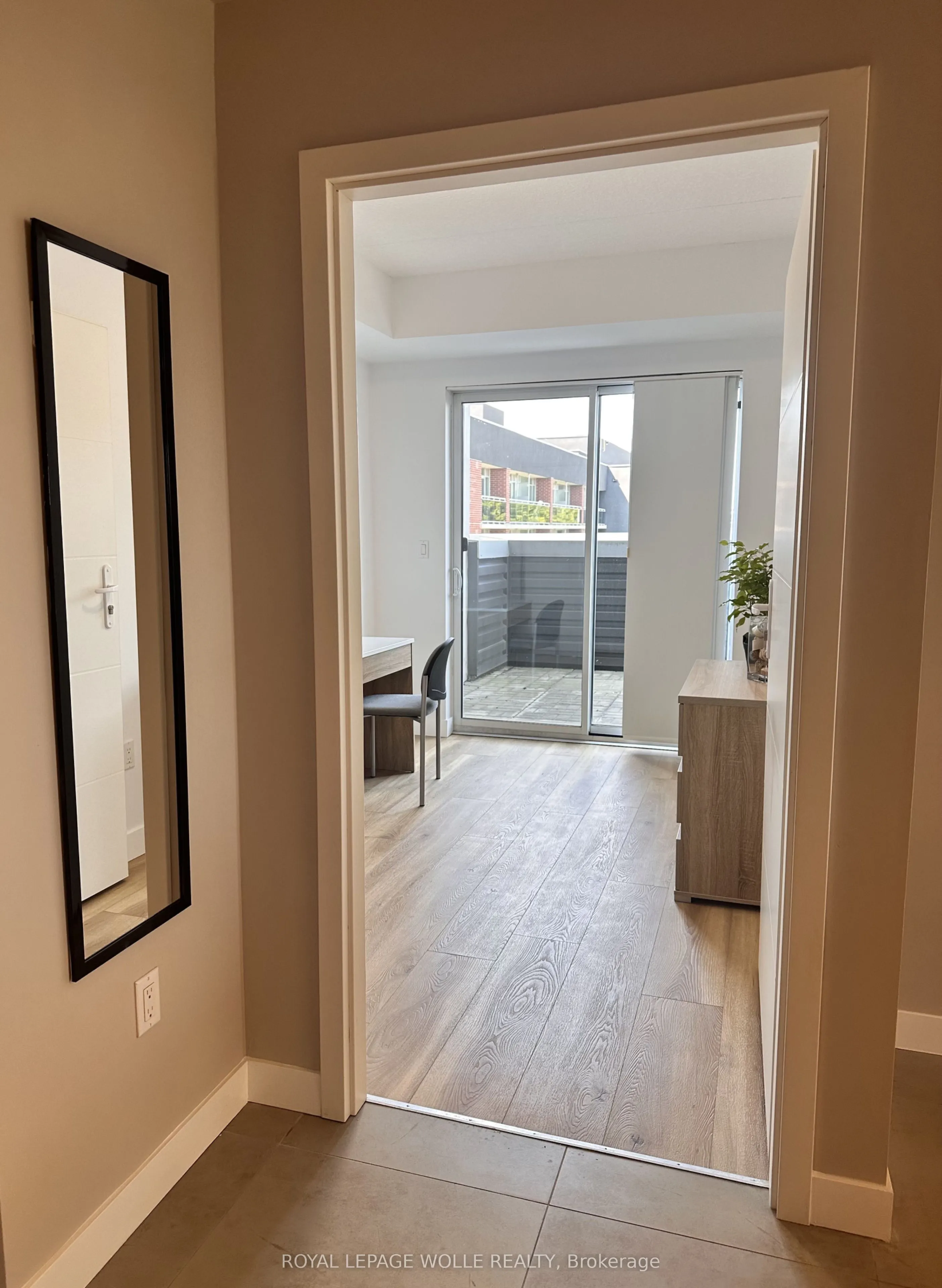 280 Lester Street #404