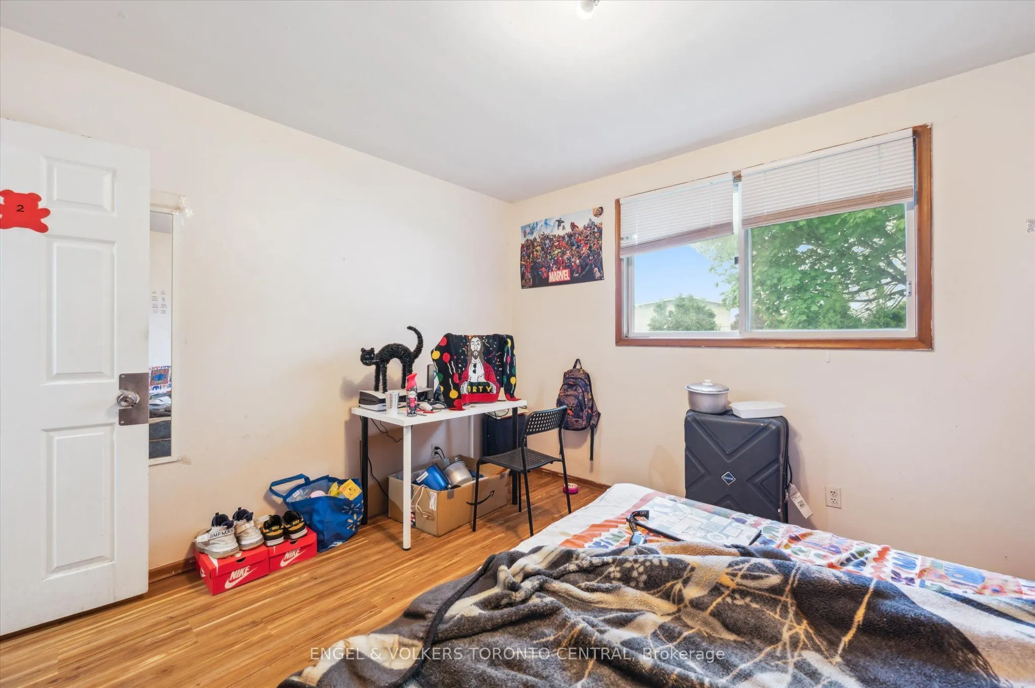 155 University Avenue E