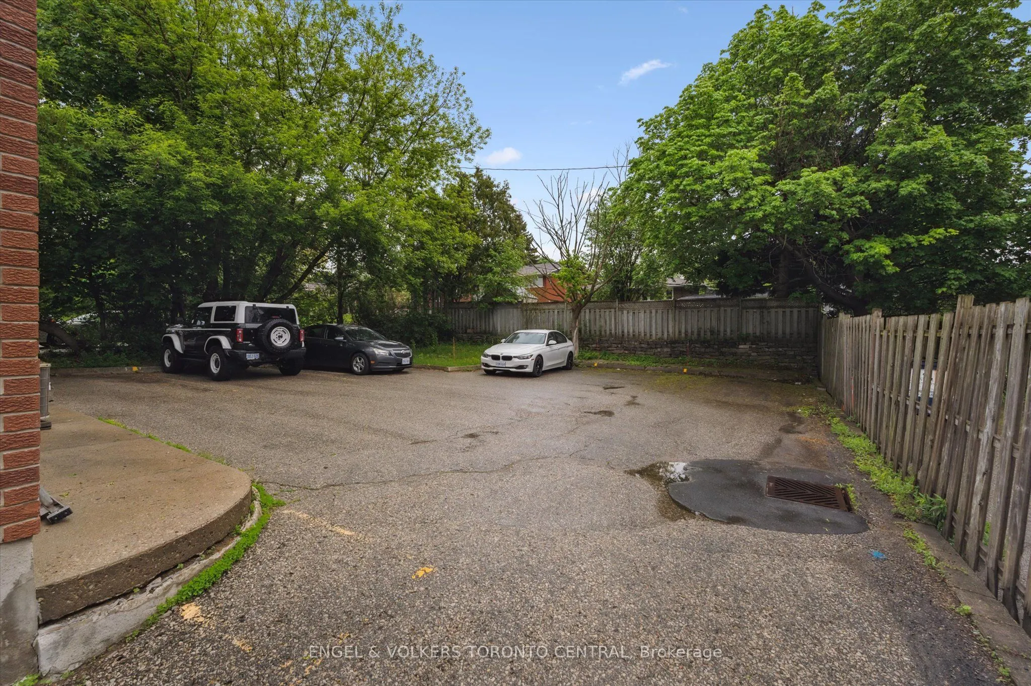 155 University Avenue E