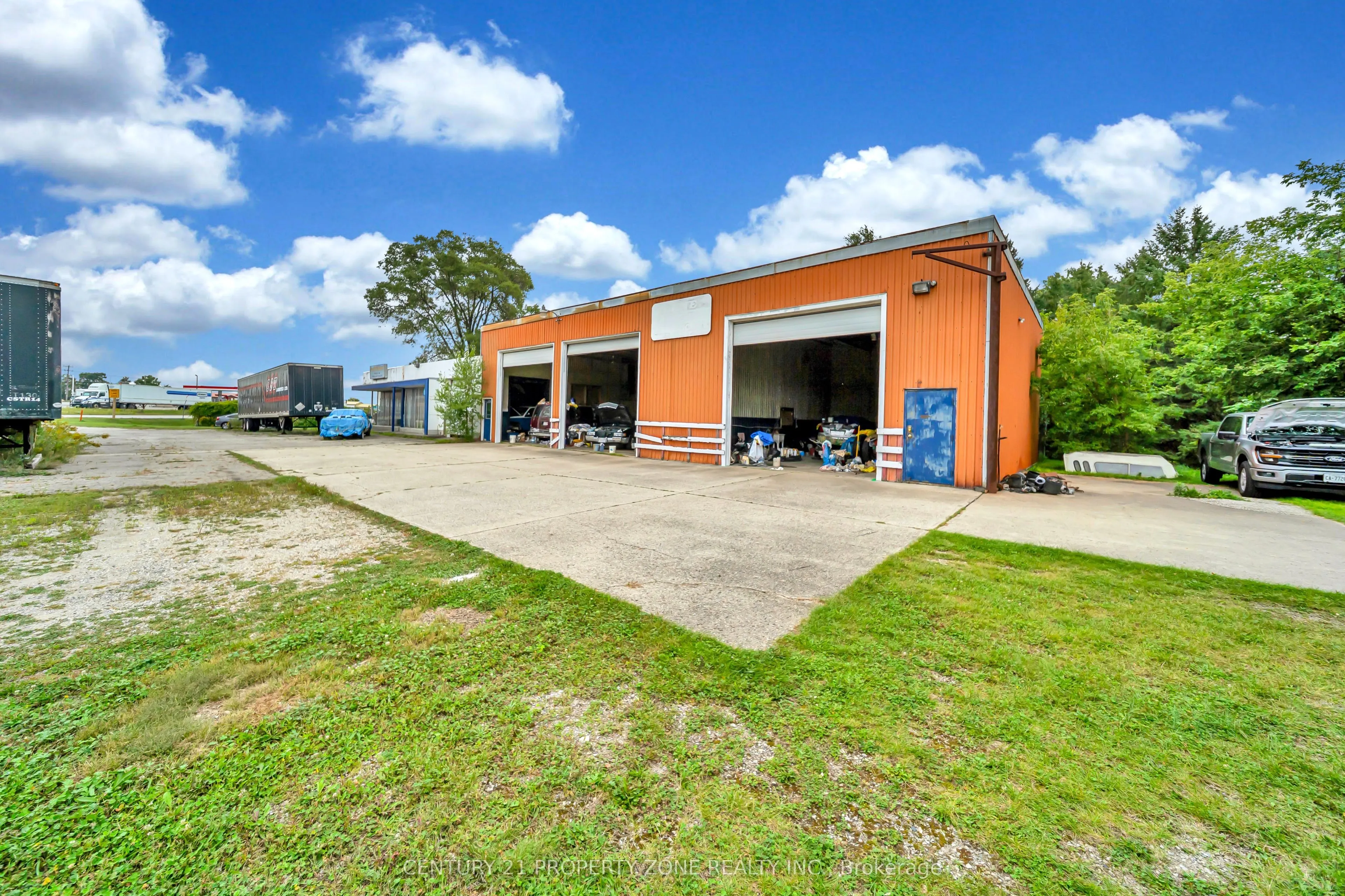 685722 Oxford County Hwy 2