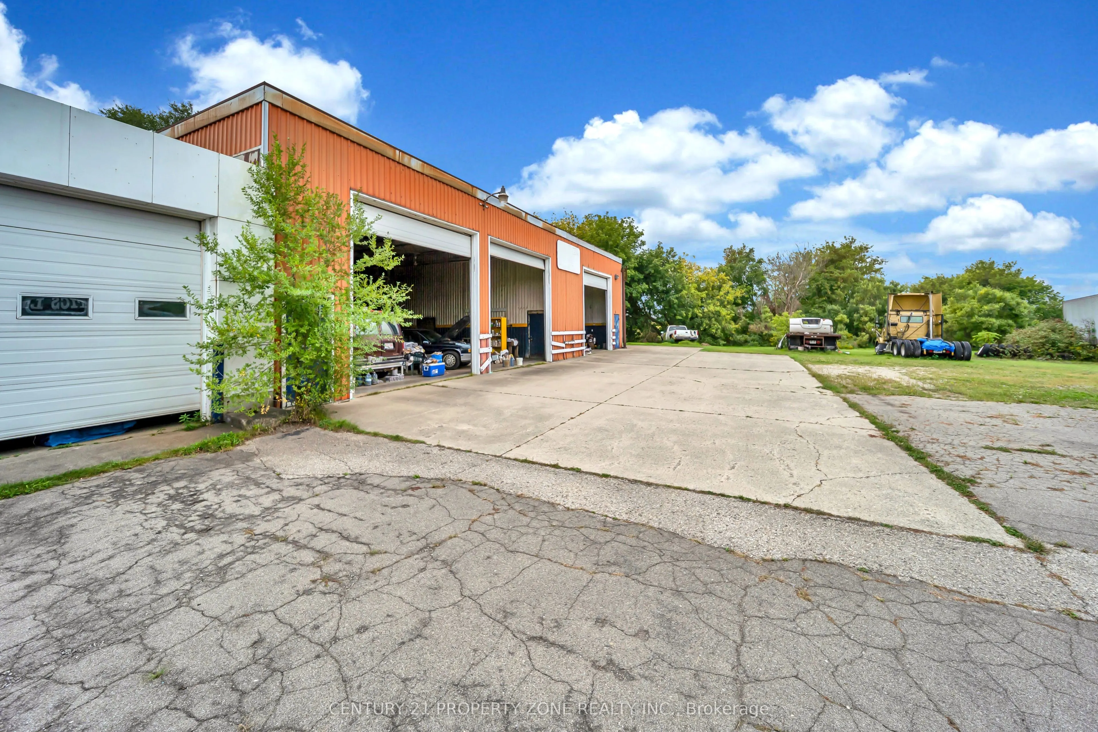 685722 Oxford County Hwy 2
