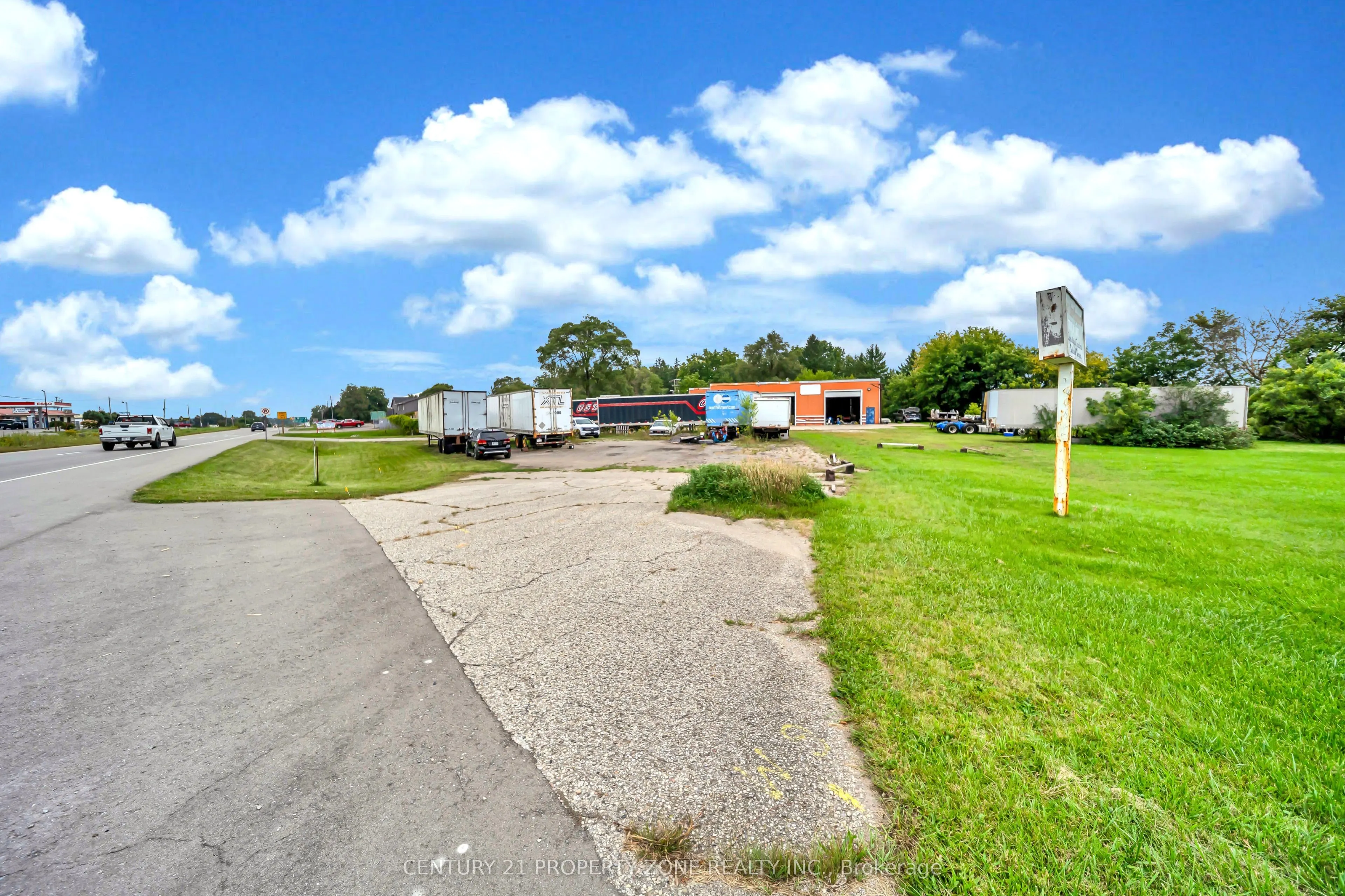 685722 Oxford County Hwy 2
