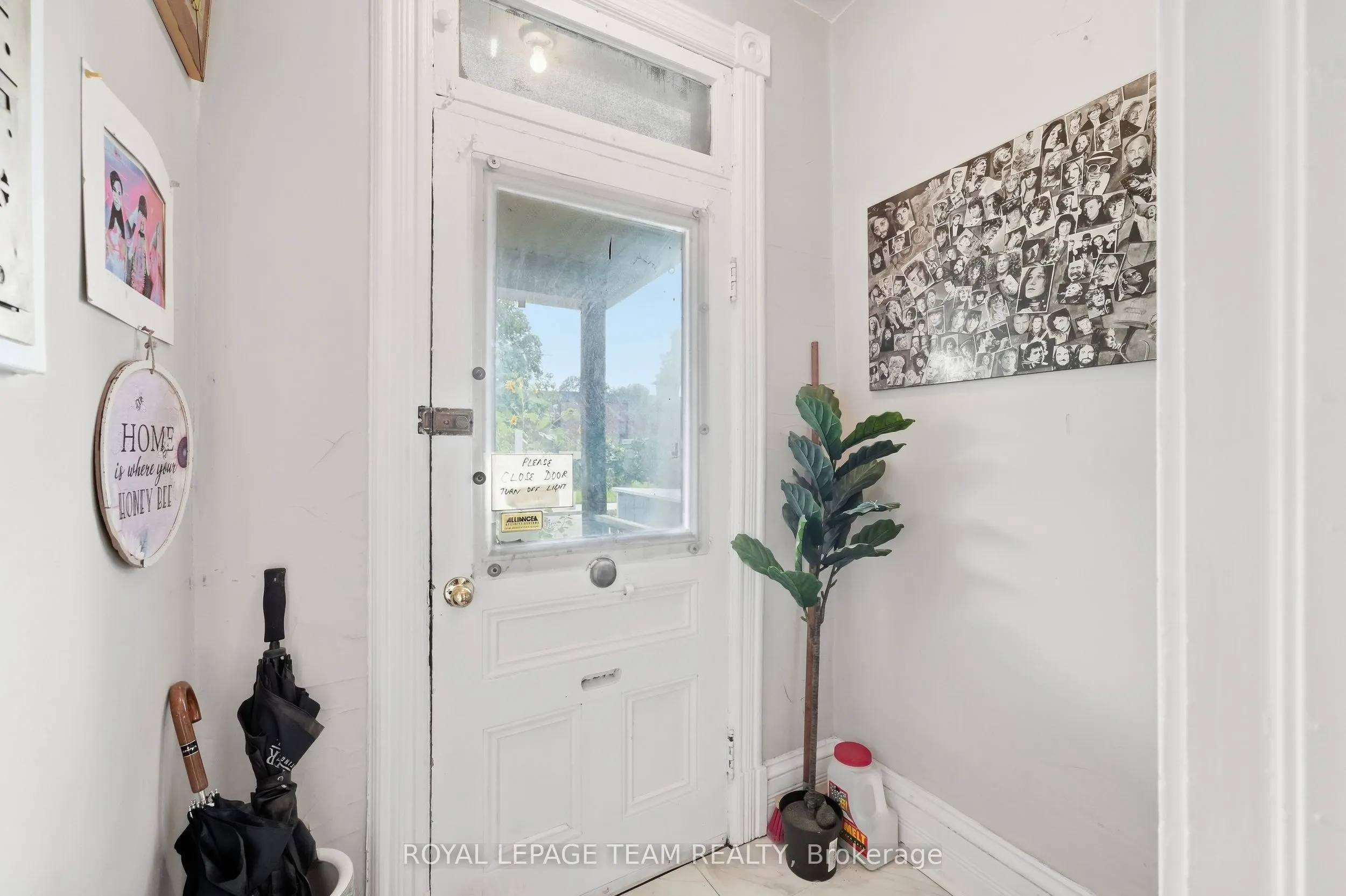 32 Melrose Avenue