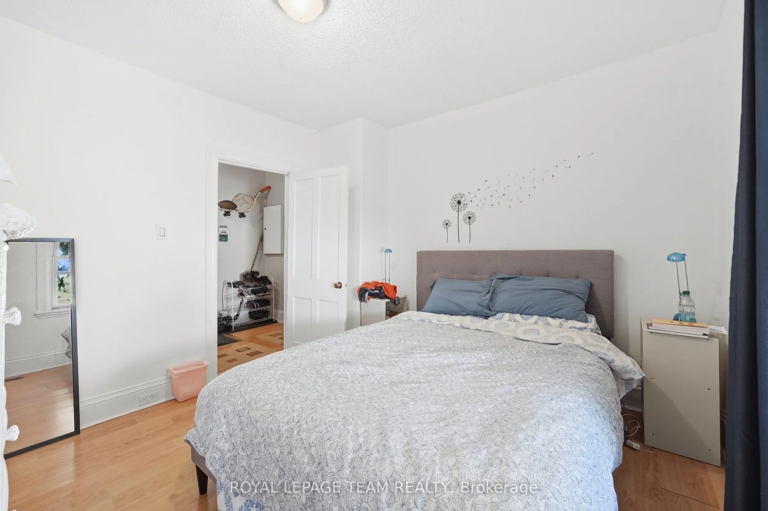 32 Melrose Avenue