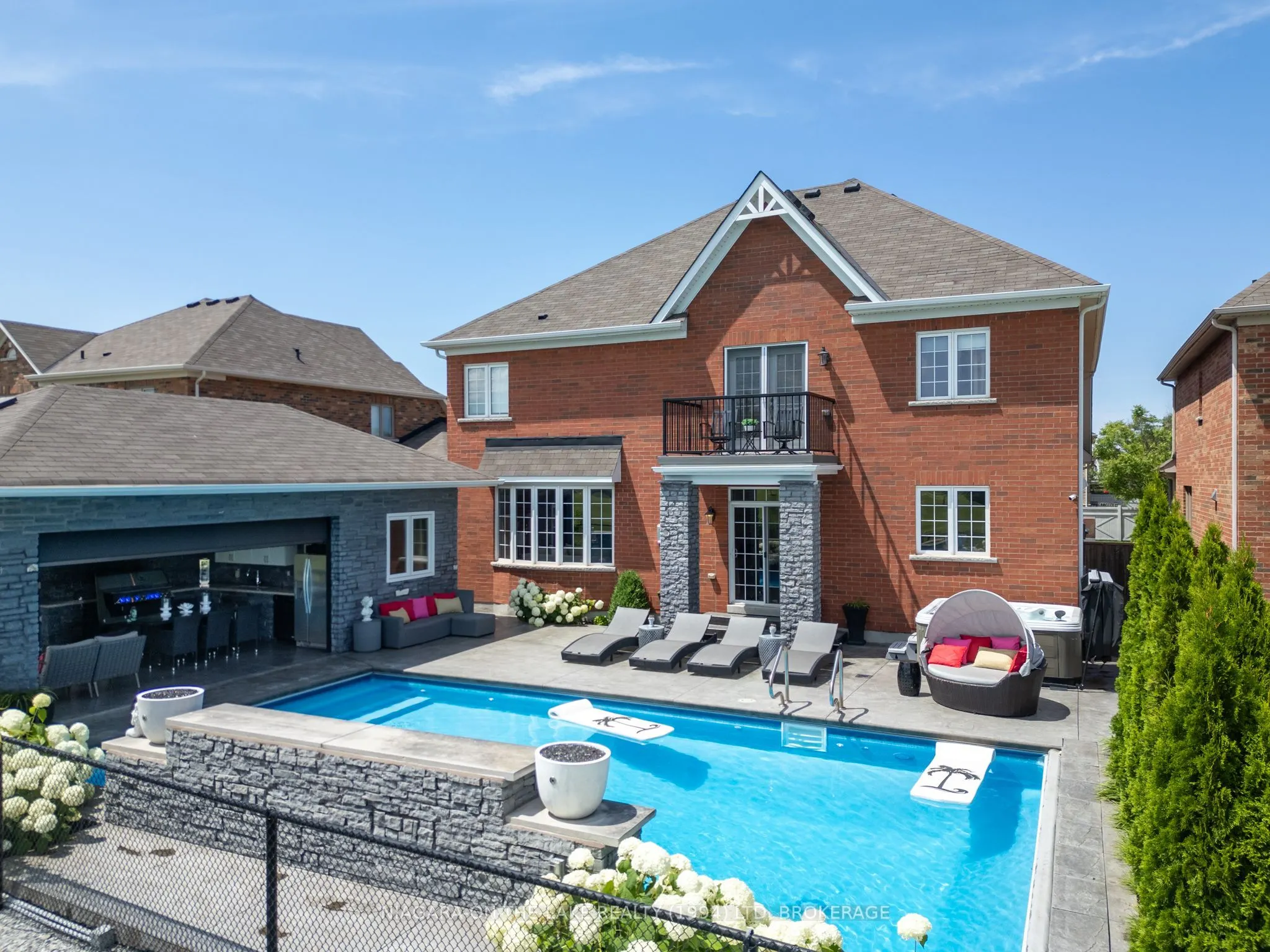 218 Wright Crescent