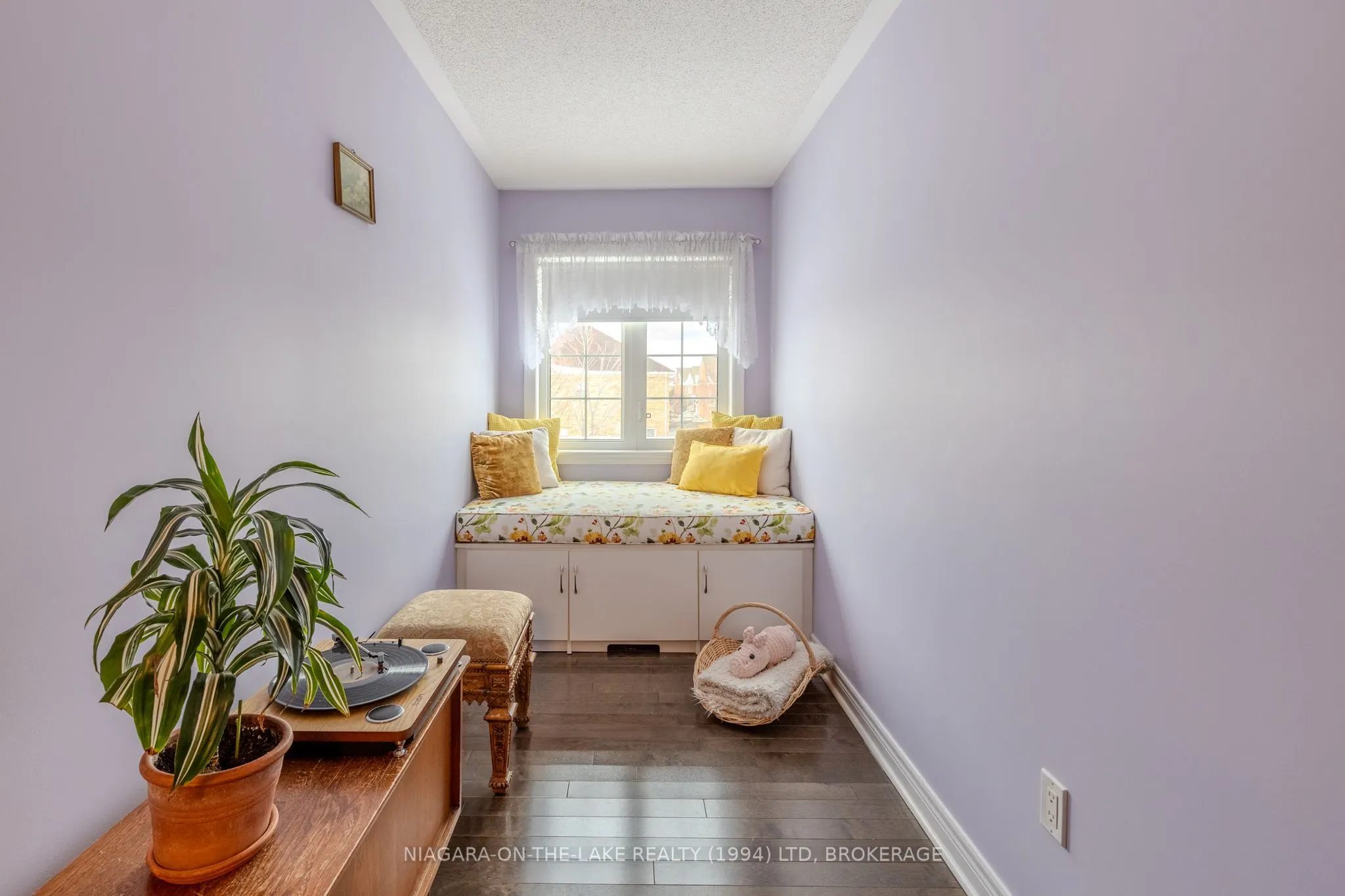 218 Wright Crescent