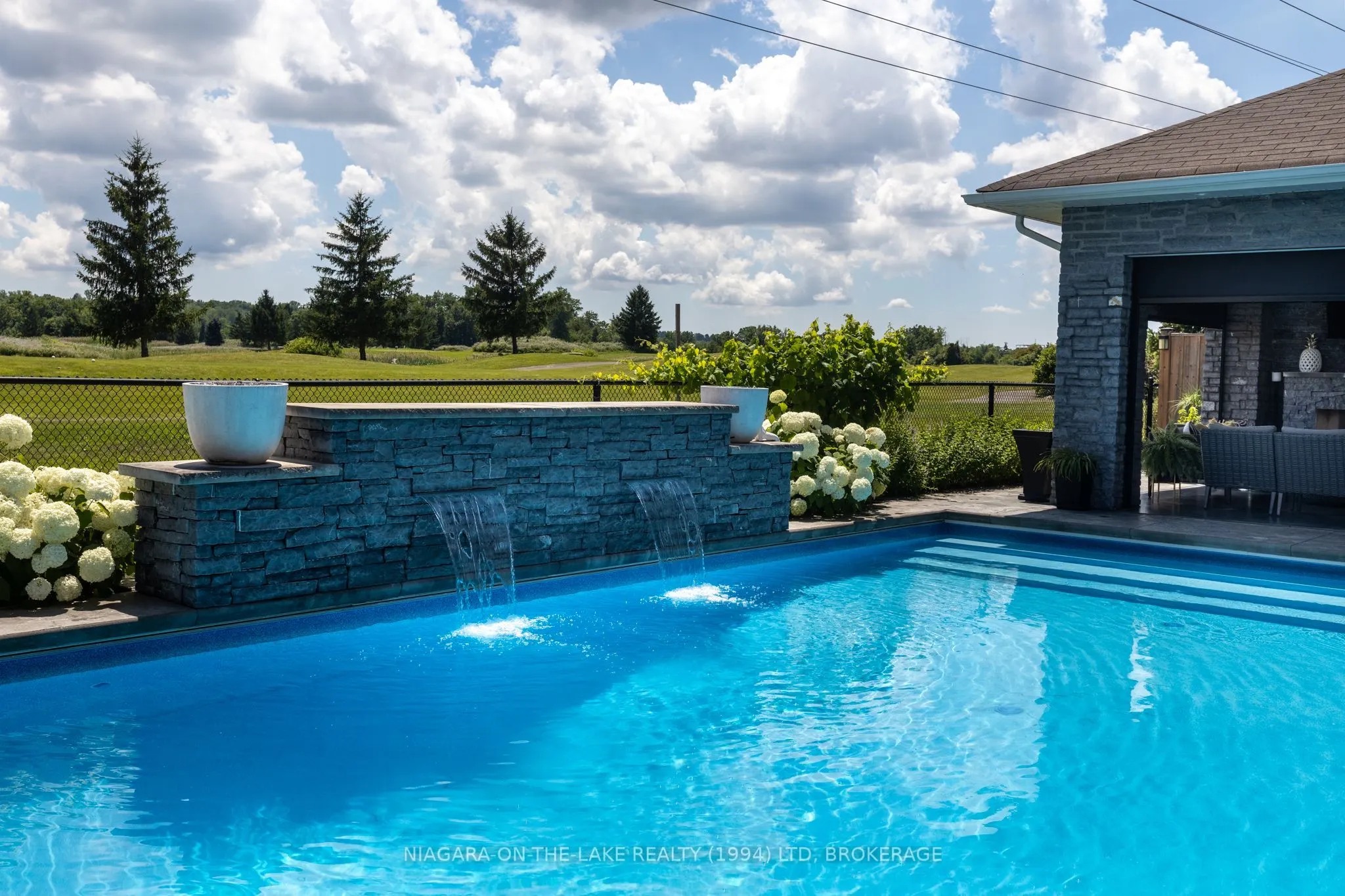 218 Wright Crescent