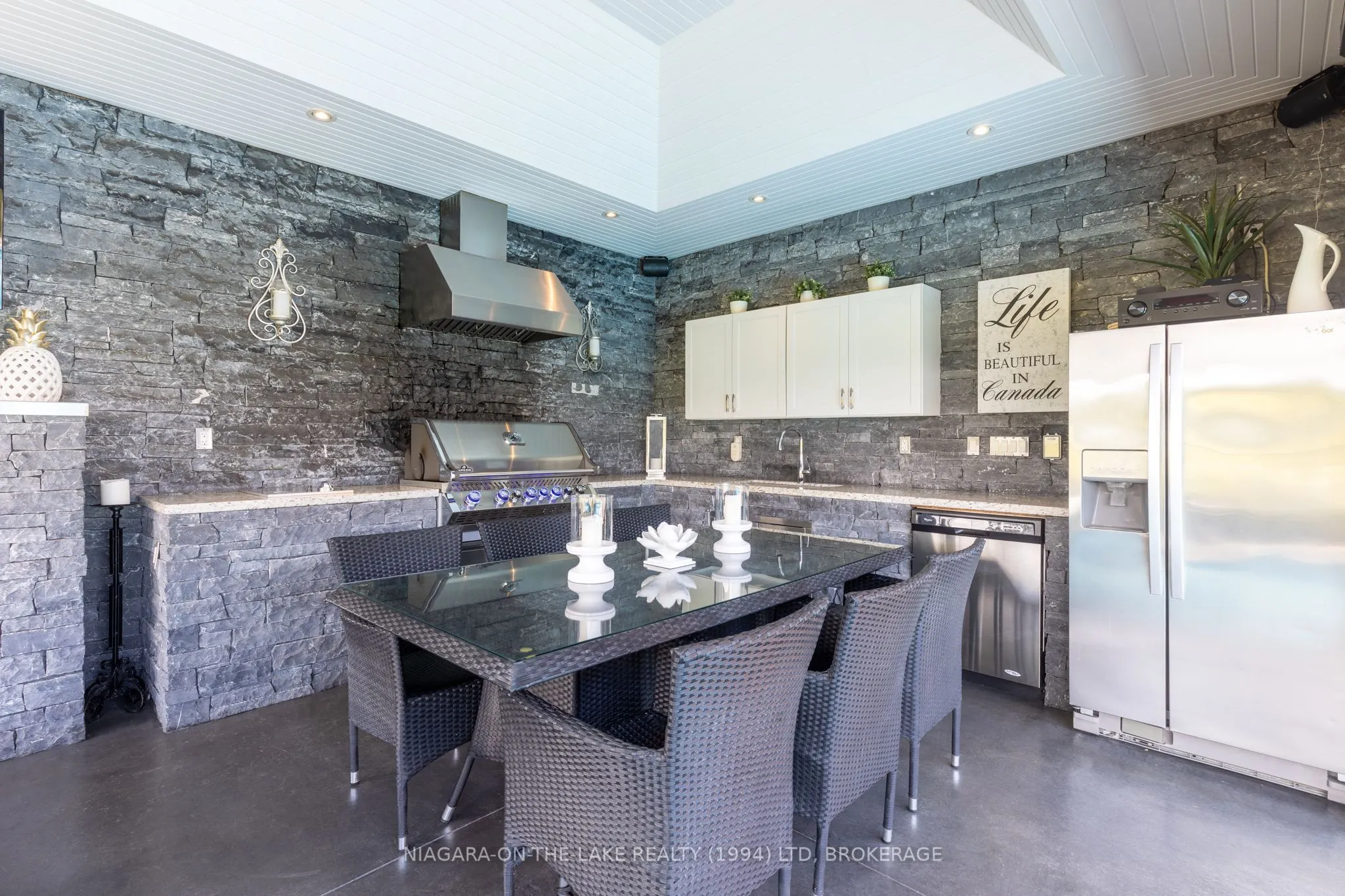 218 Wright Crescent