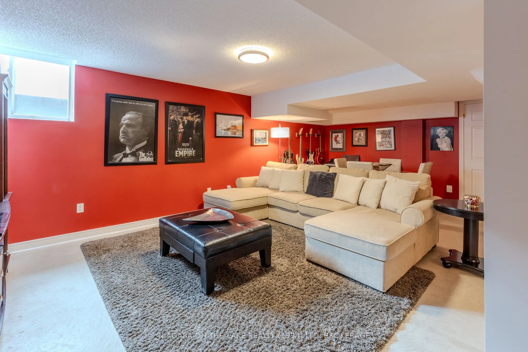 218 Wright Crescent