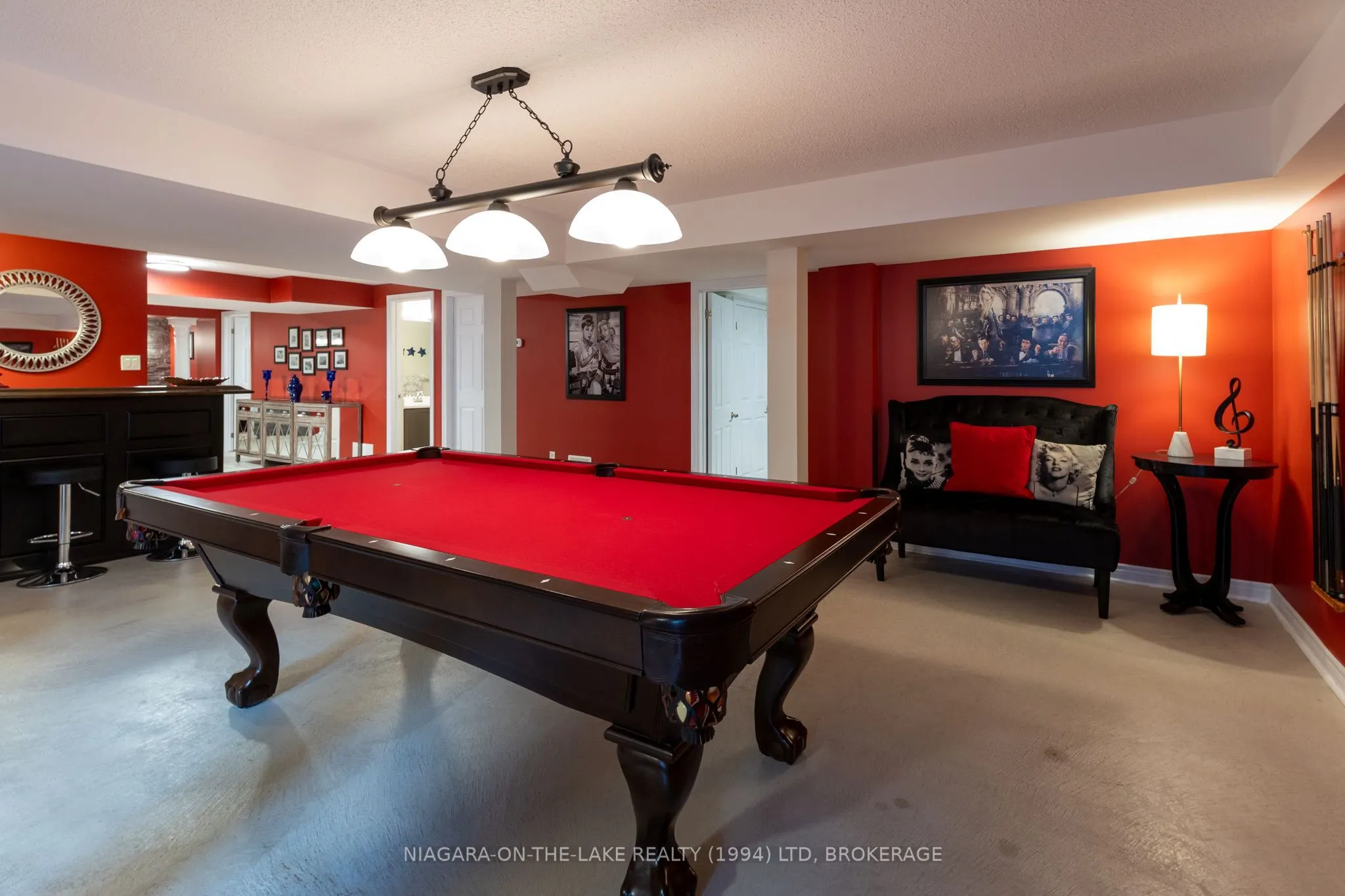 218 Wright Crescent