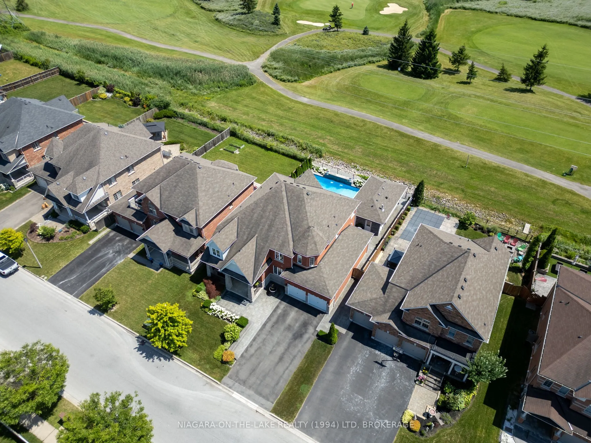 218 Wright Crescent