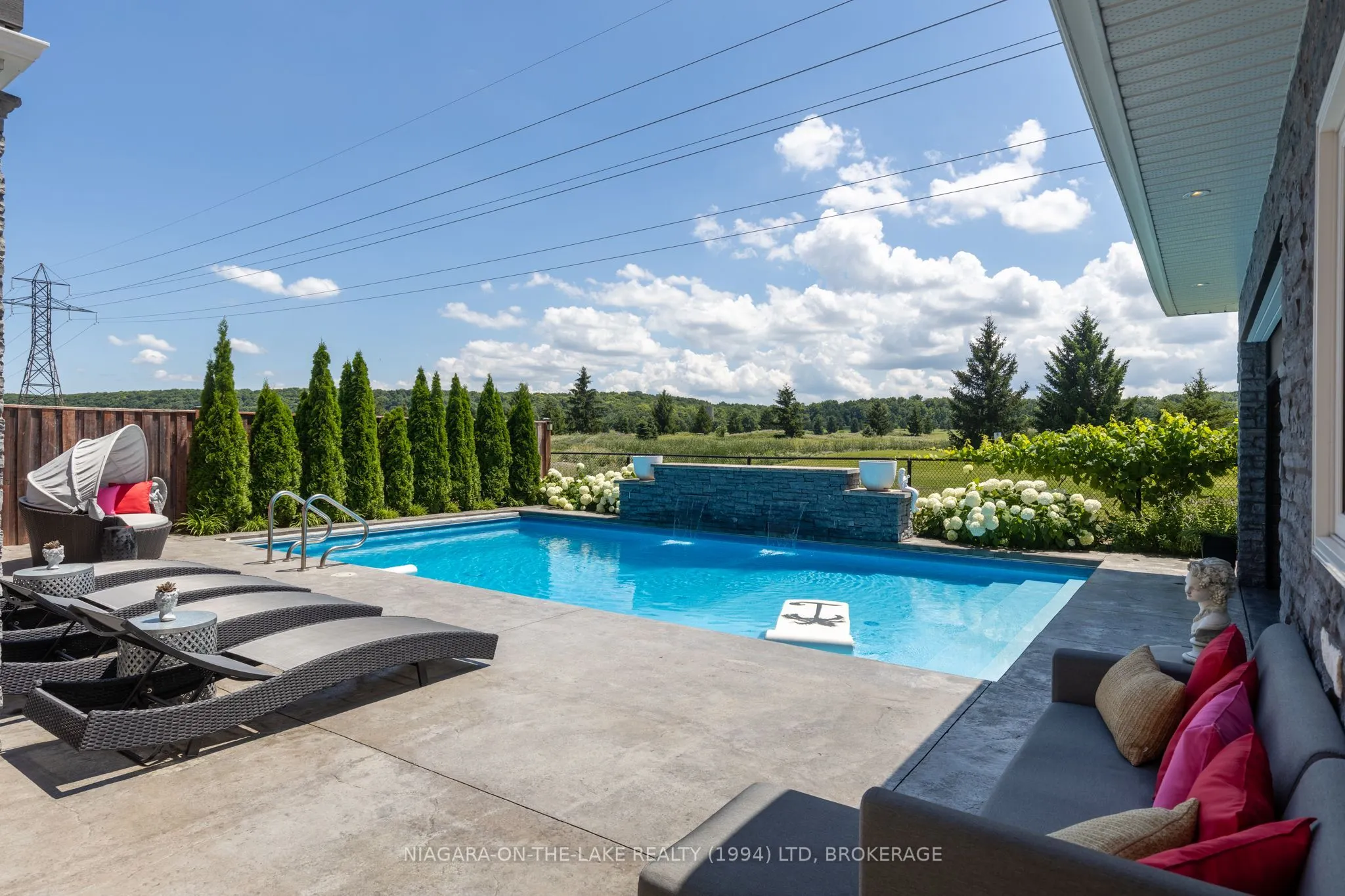 218 Wright Crescent