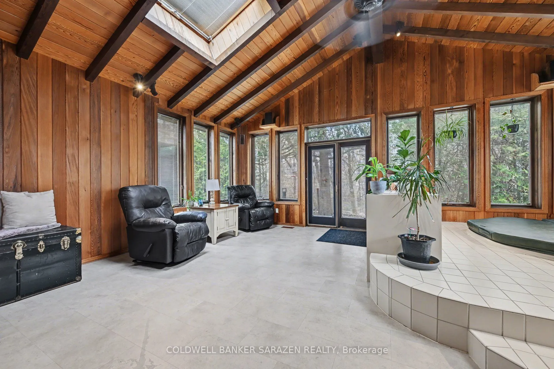 31 Daniel Street S