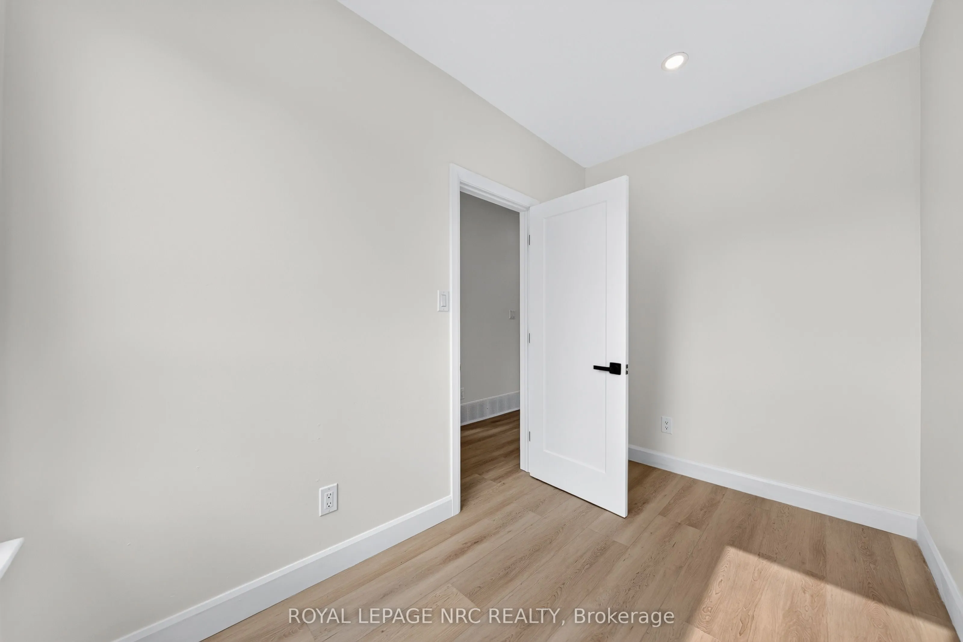 51 Queen Street S