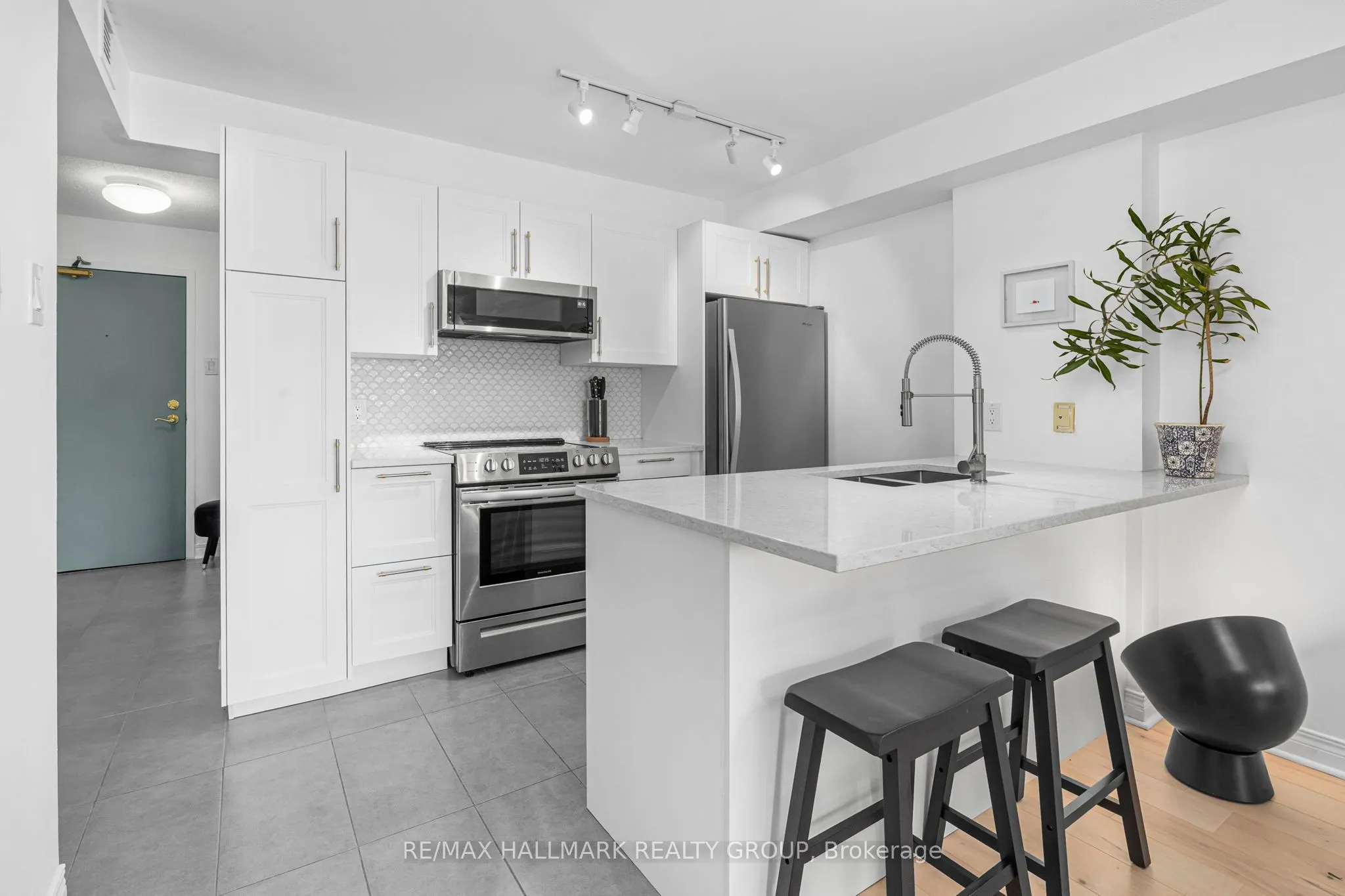 429 Somerset Street W #511
