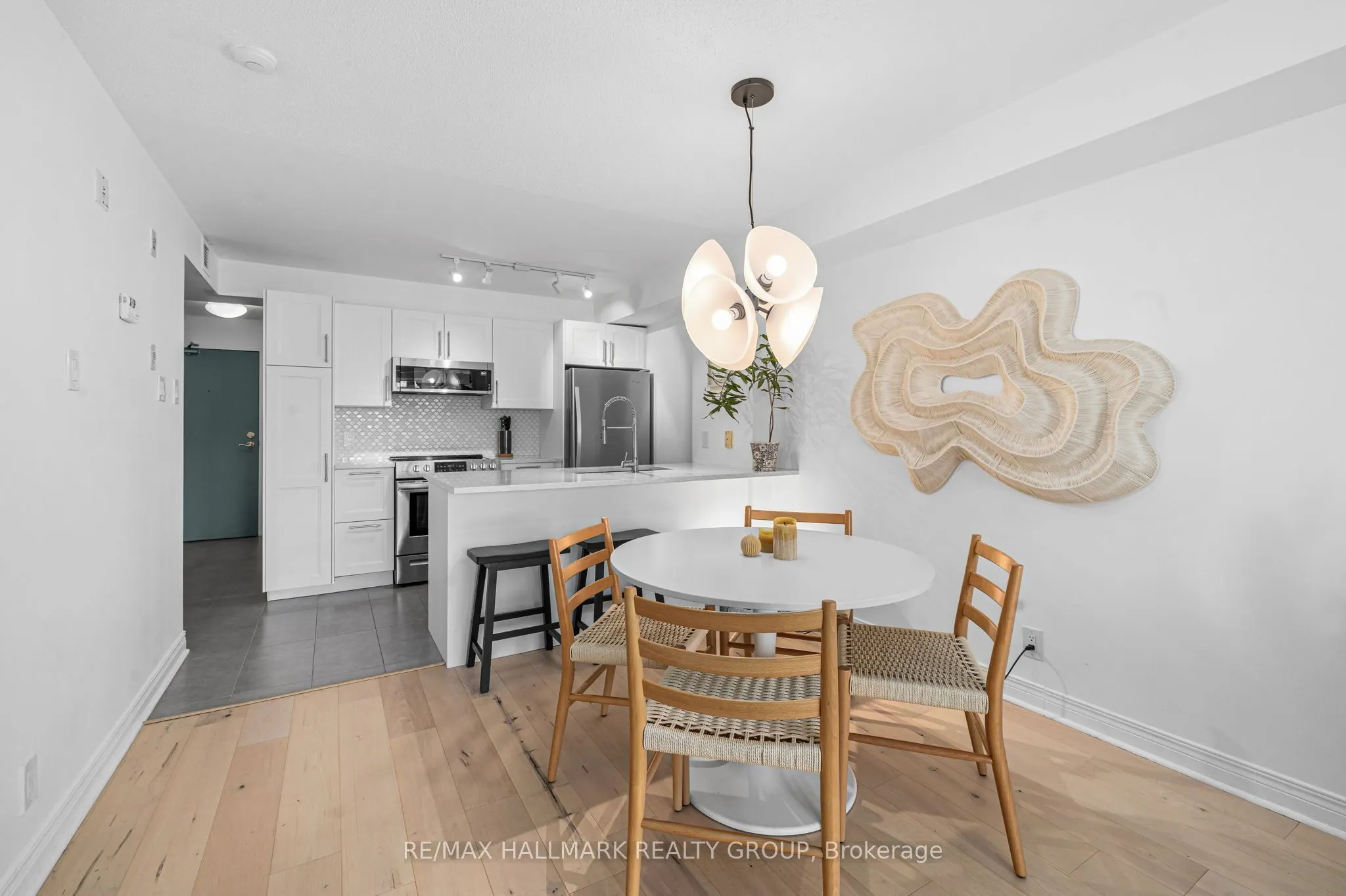 429 Somerset Street W #511