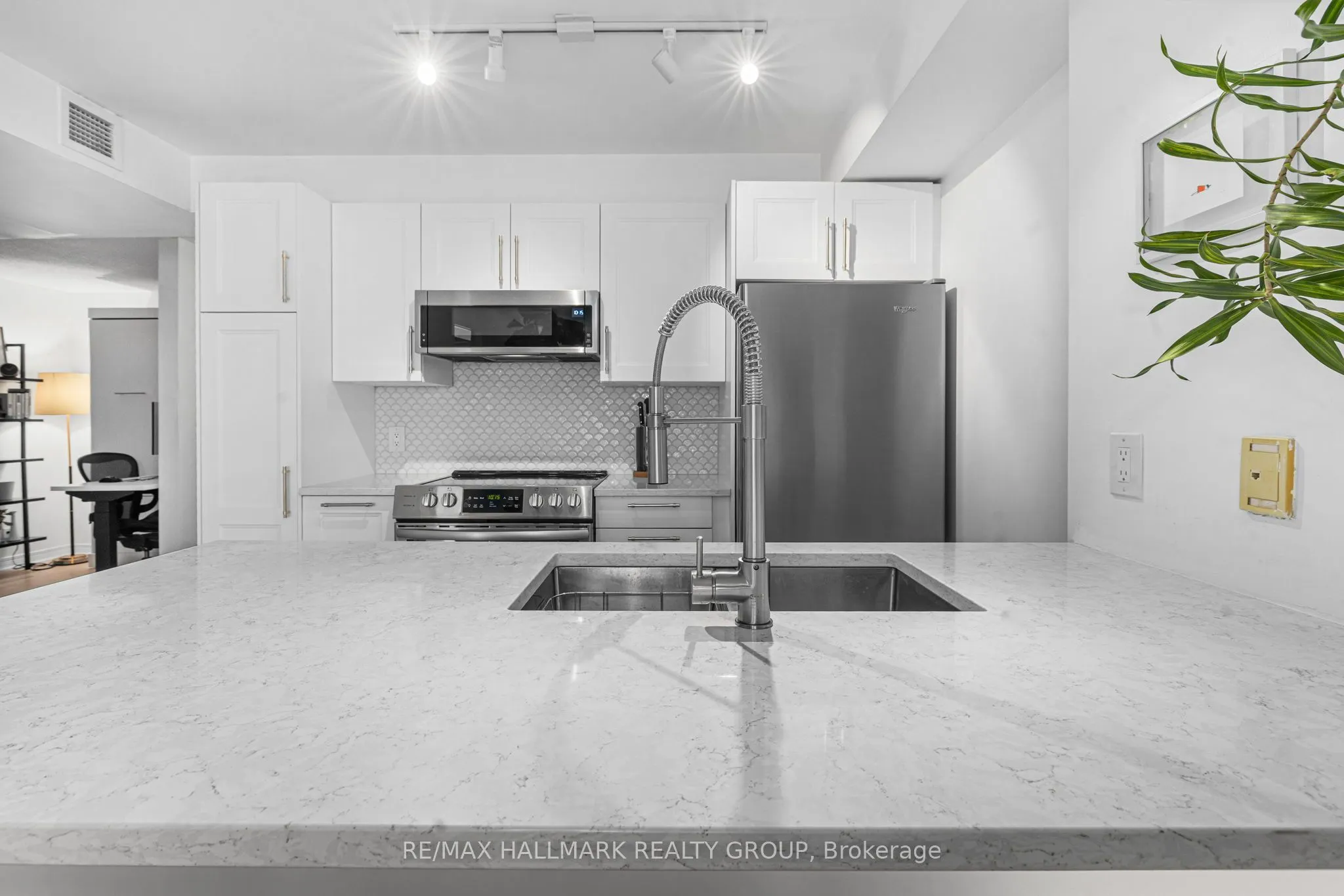 429 Somerset Street W #511