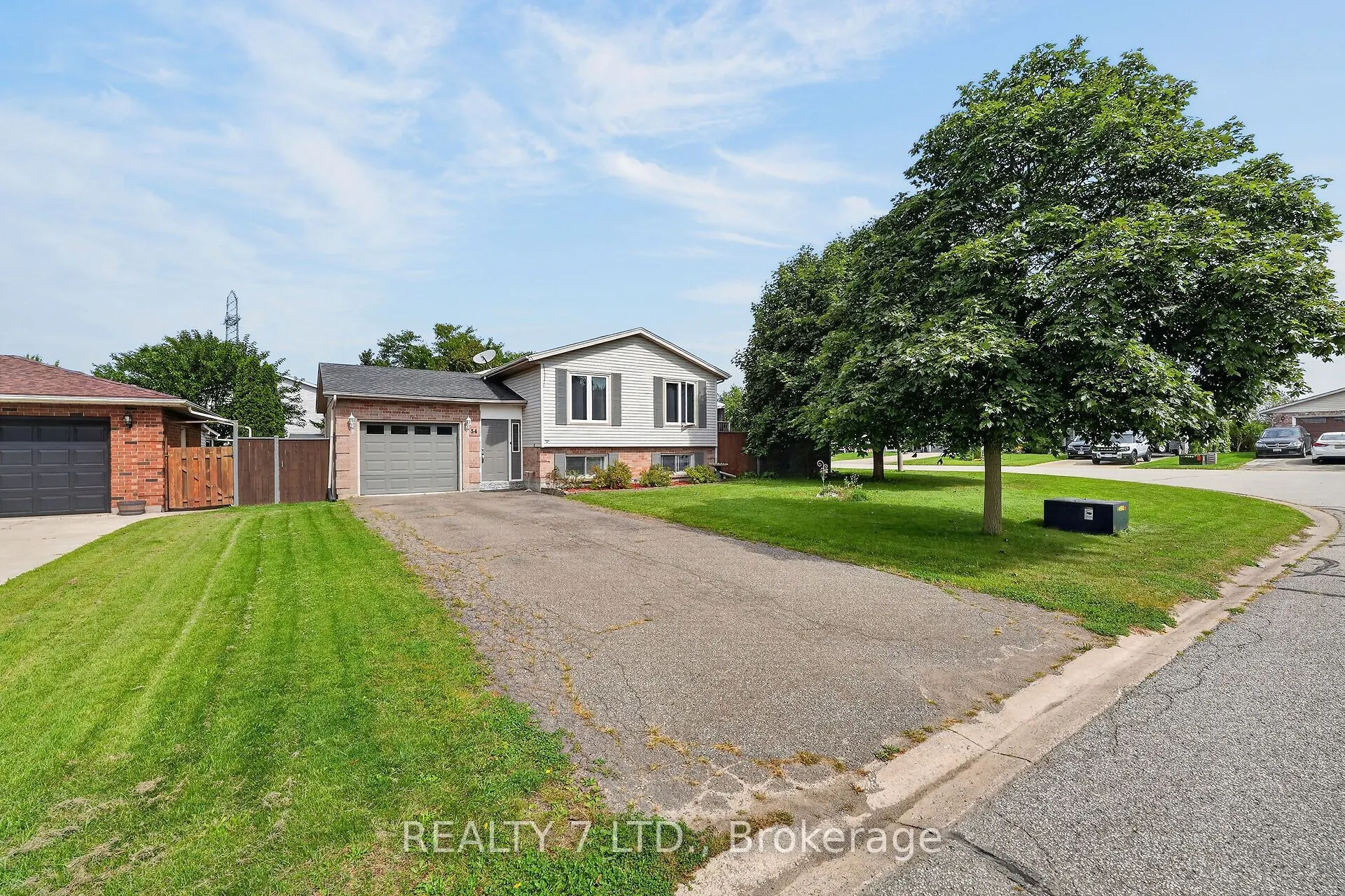 54 COWAN Drive