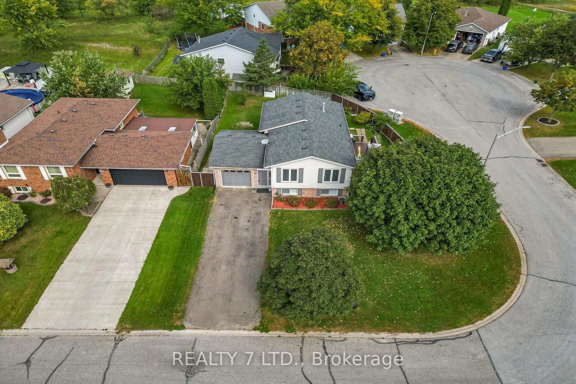 54 COWAN Drive