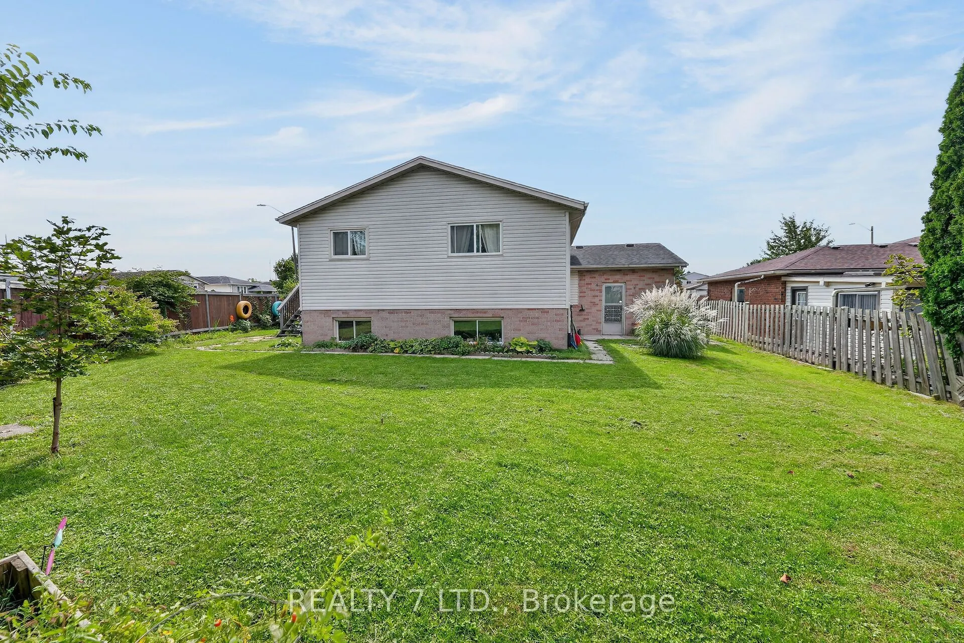54 COWAN Drive