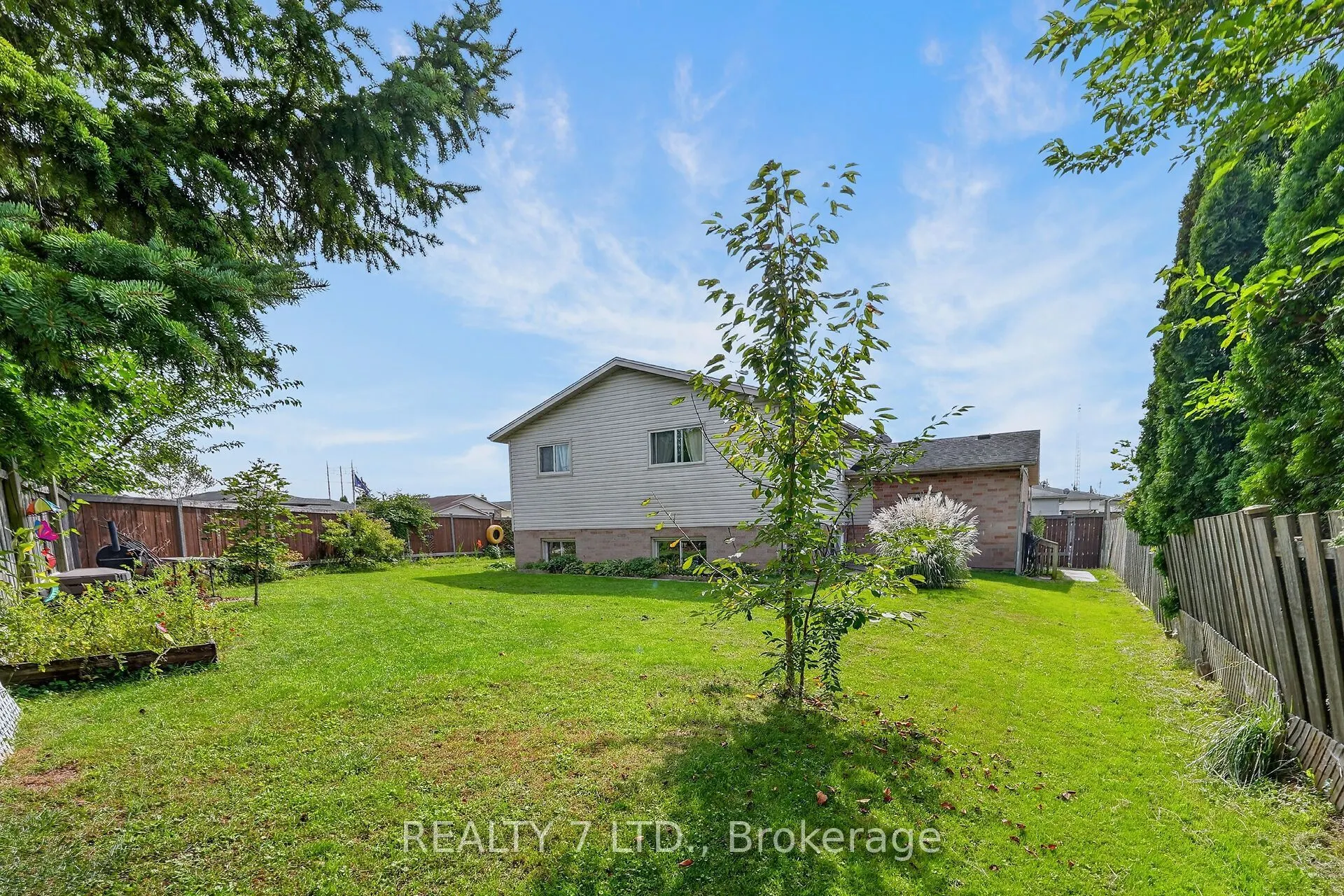 54 COWAN Drive