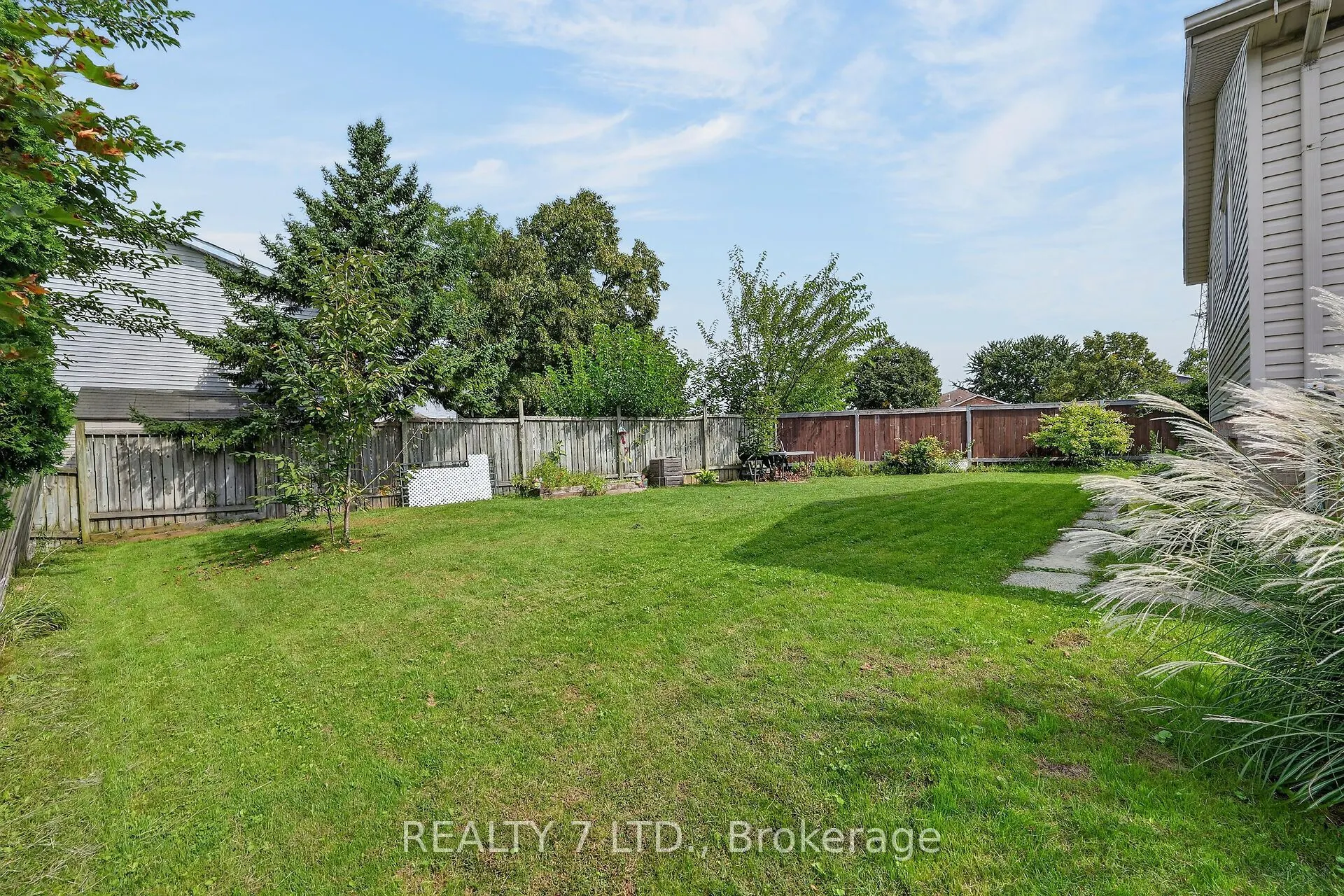 54 COWAN Drive