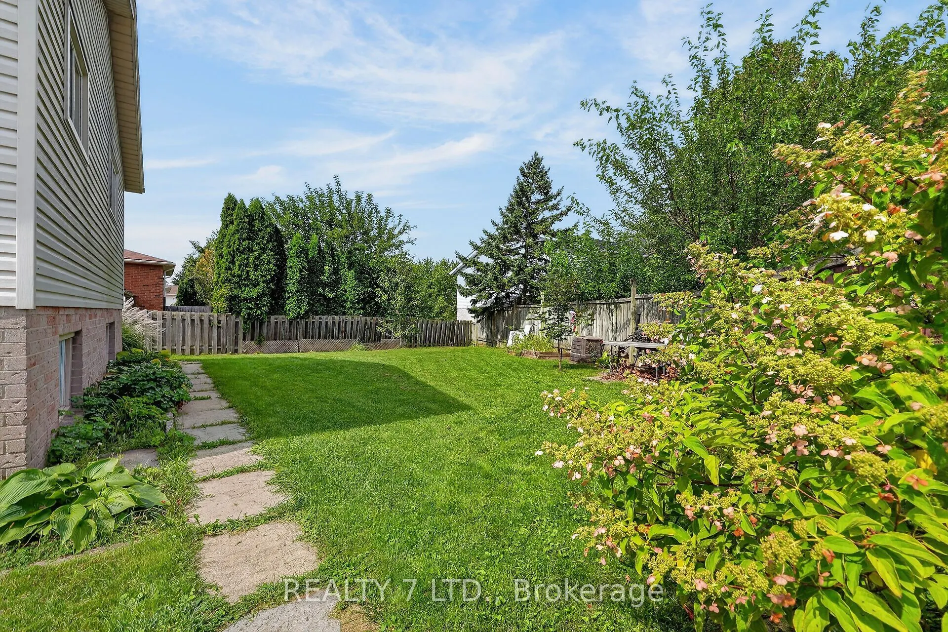 54 COWAN Drive