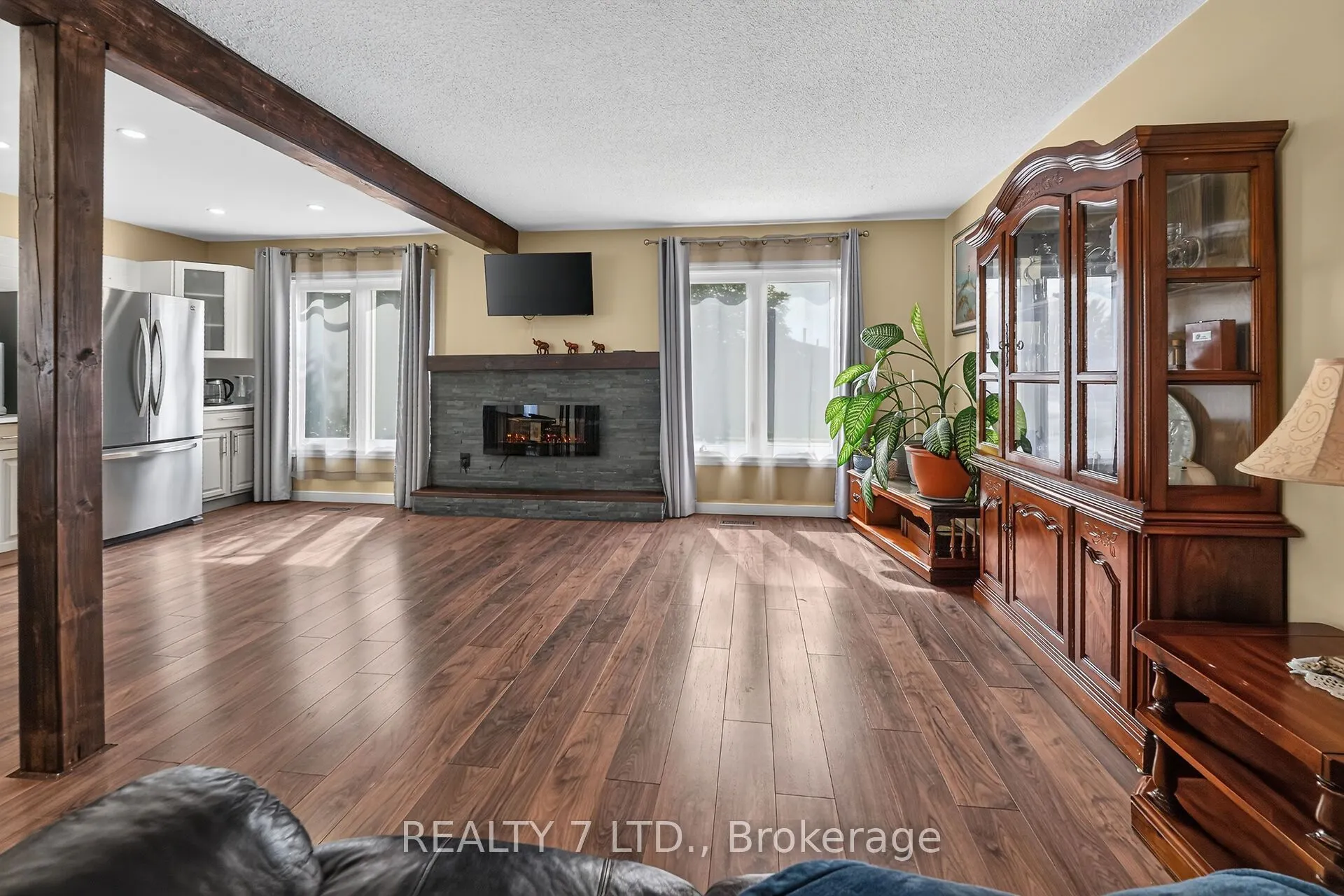 54 COWAN Drive